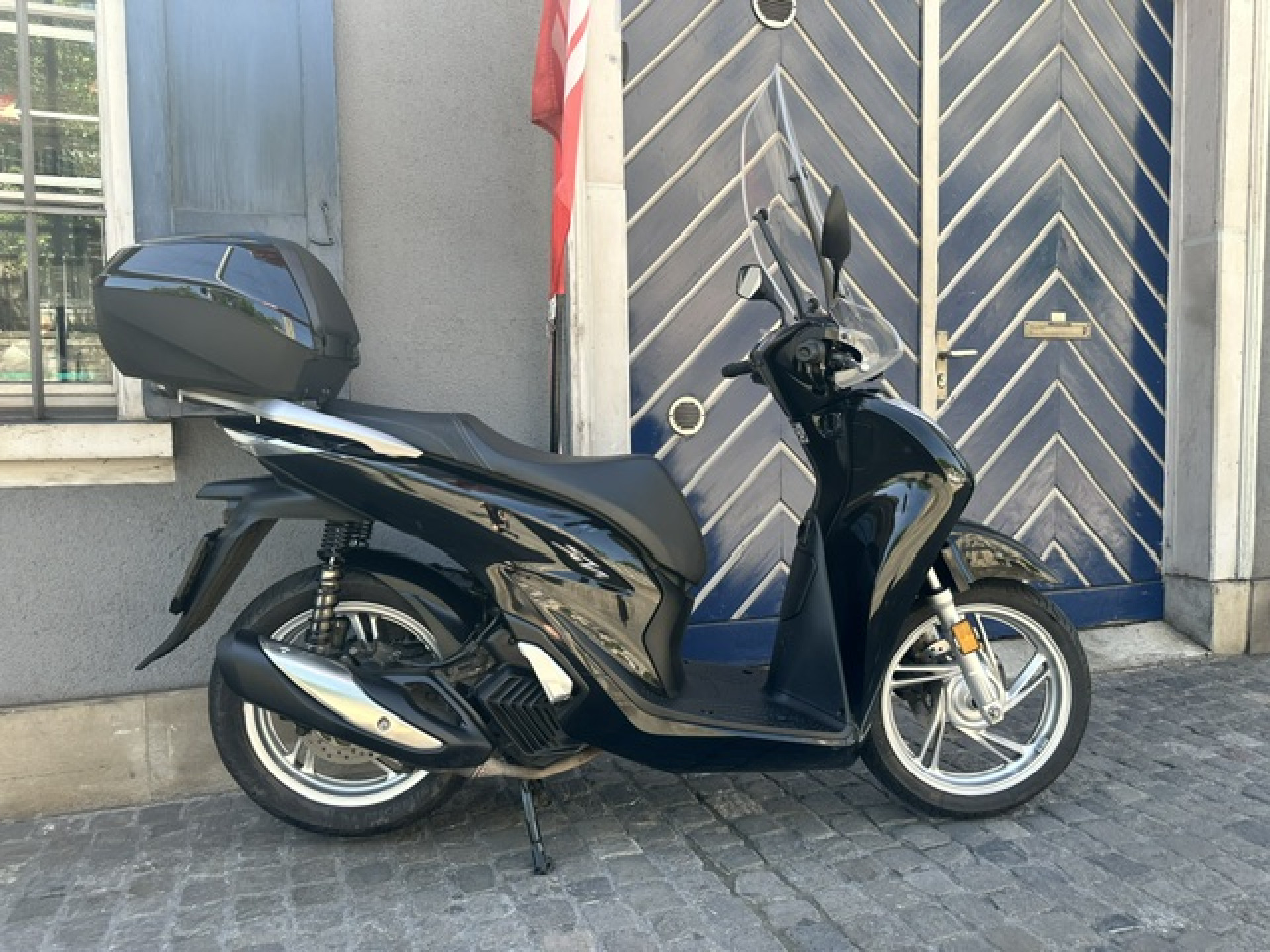 HONDA SH 125 TOP Occasion mit wenig Kilometer-image-0