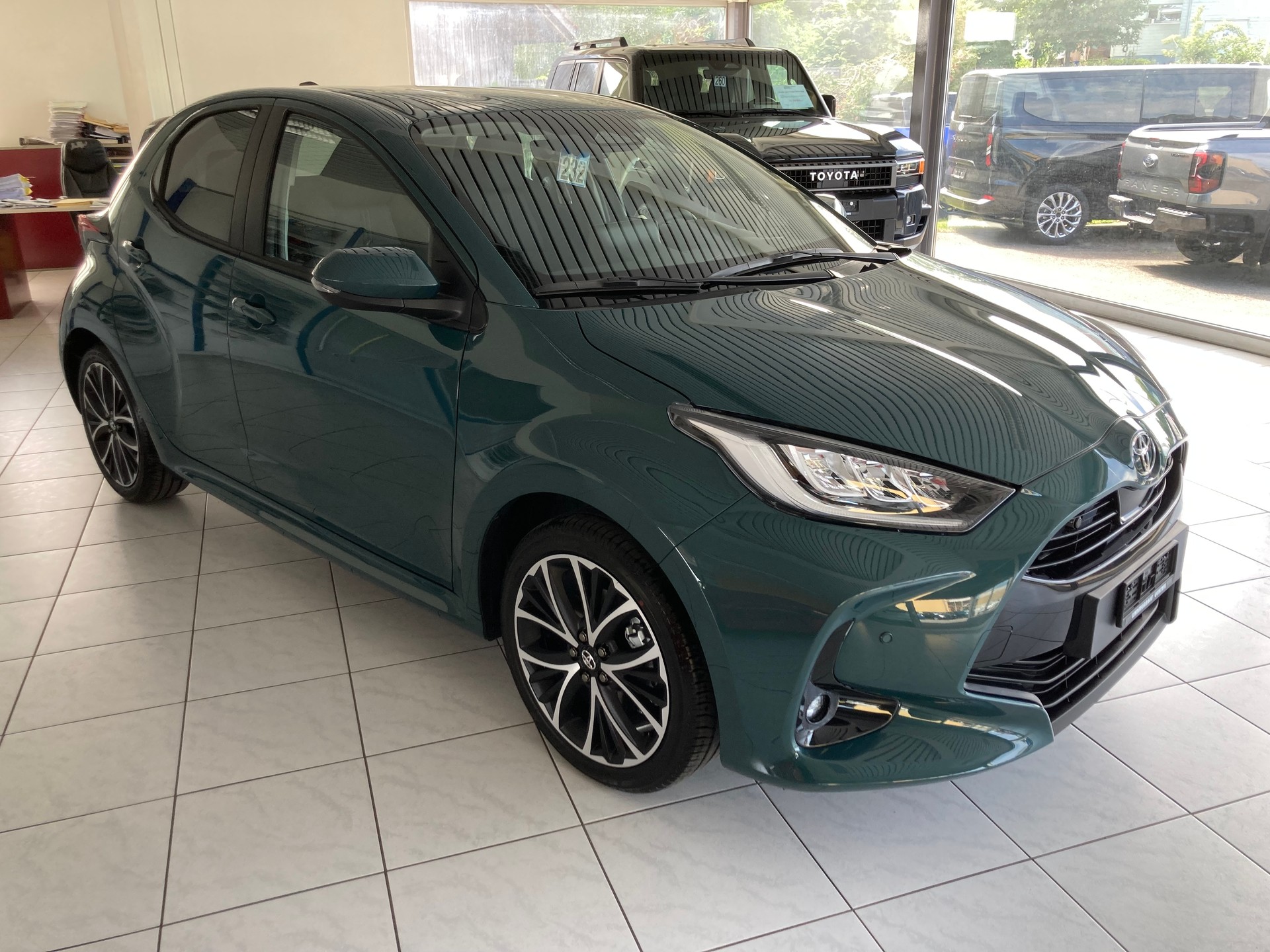 TOYOTA Yaris 1.5 Trend e-CVT-image-2