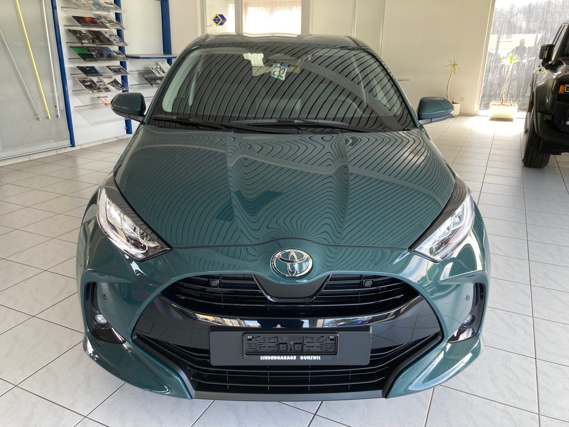 TOYOTA Yaris 1.5 Trend e-CVT-image-1