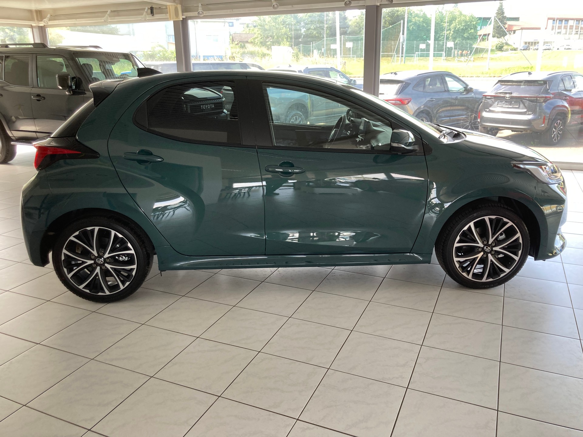 TOYOTA Yaris 1.5 Trend e-CVT-image-3
