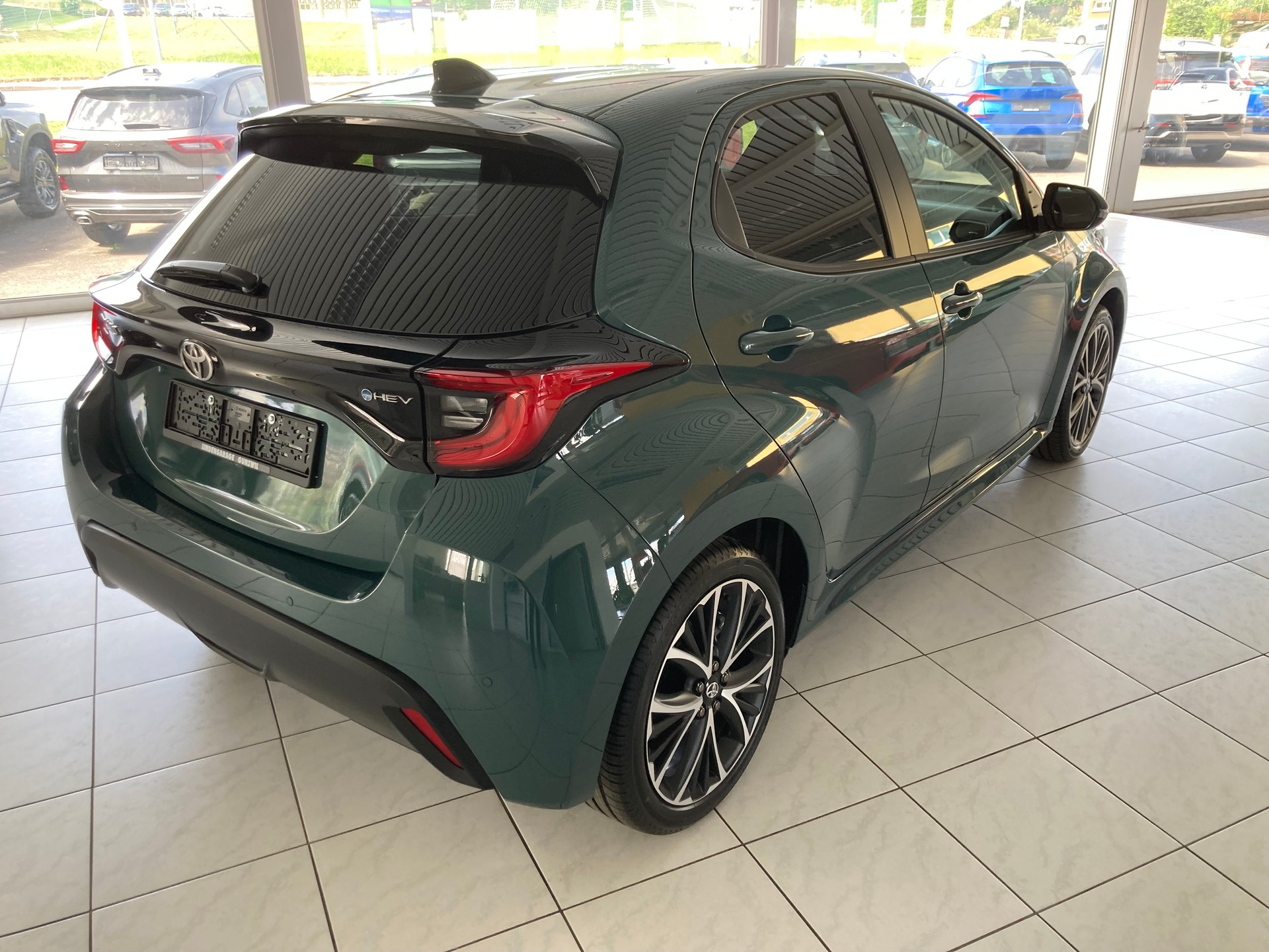 TOYOTA Yaris 1.5 Trend e-CVT-image-4
