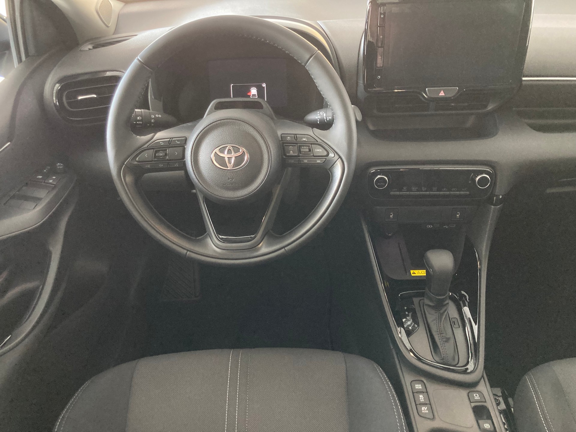 TOYOTA Yaris 1.5 Trend e-CVT-image-9