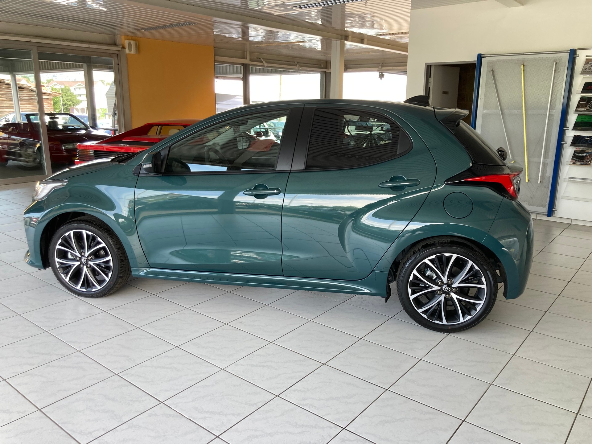 TOYOTA Yaris 1.5 Trend e-CVT-image-7