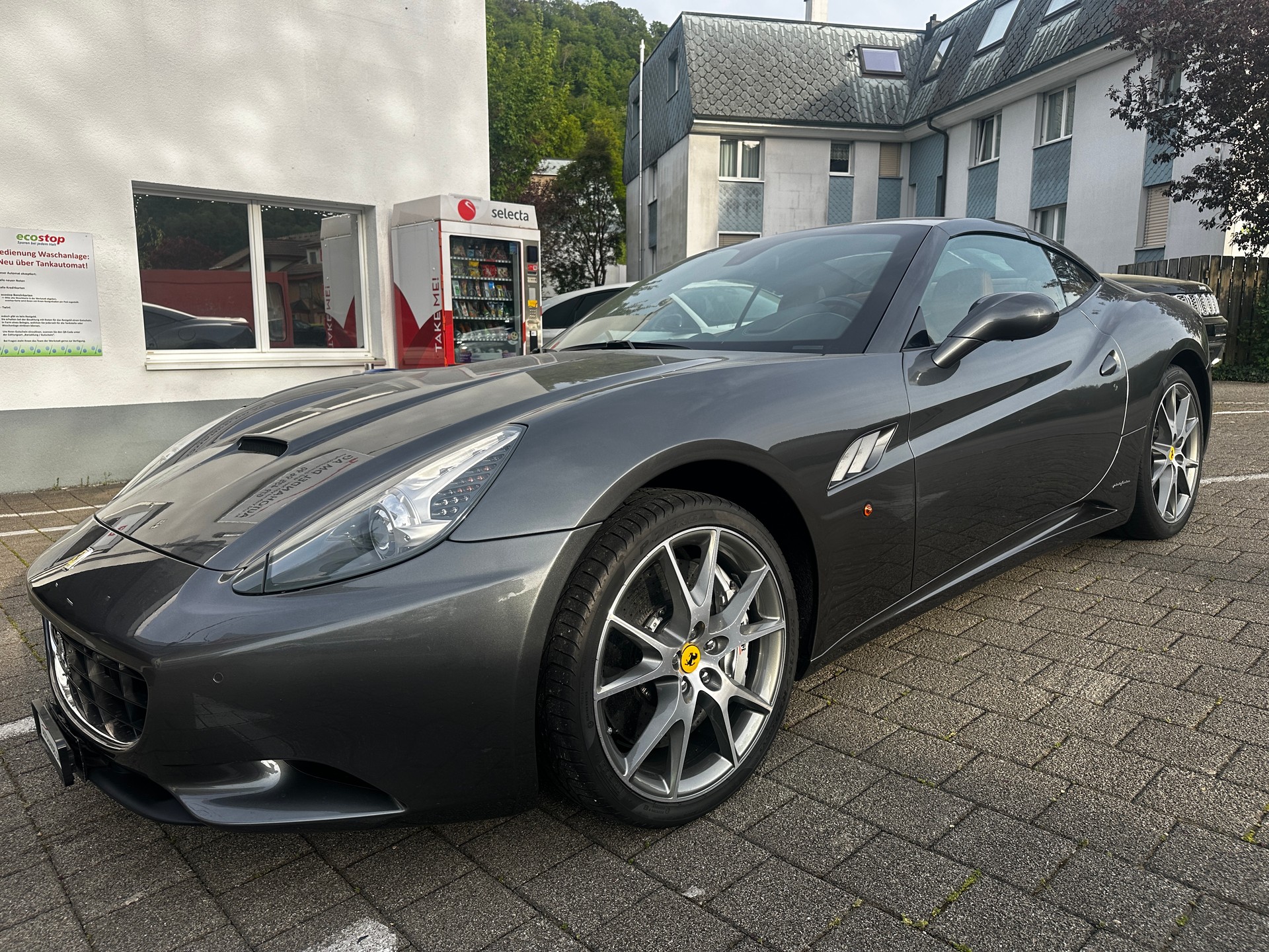 FERRARI California 4.3 V8-showroom-element-1