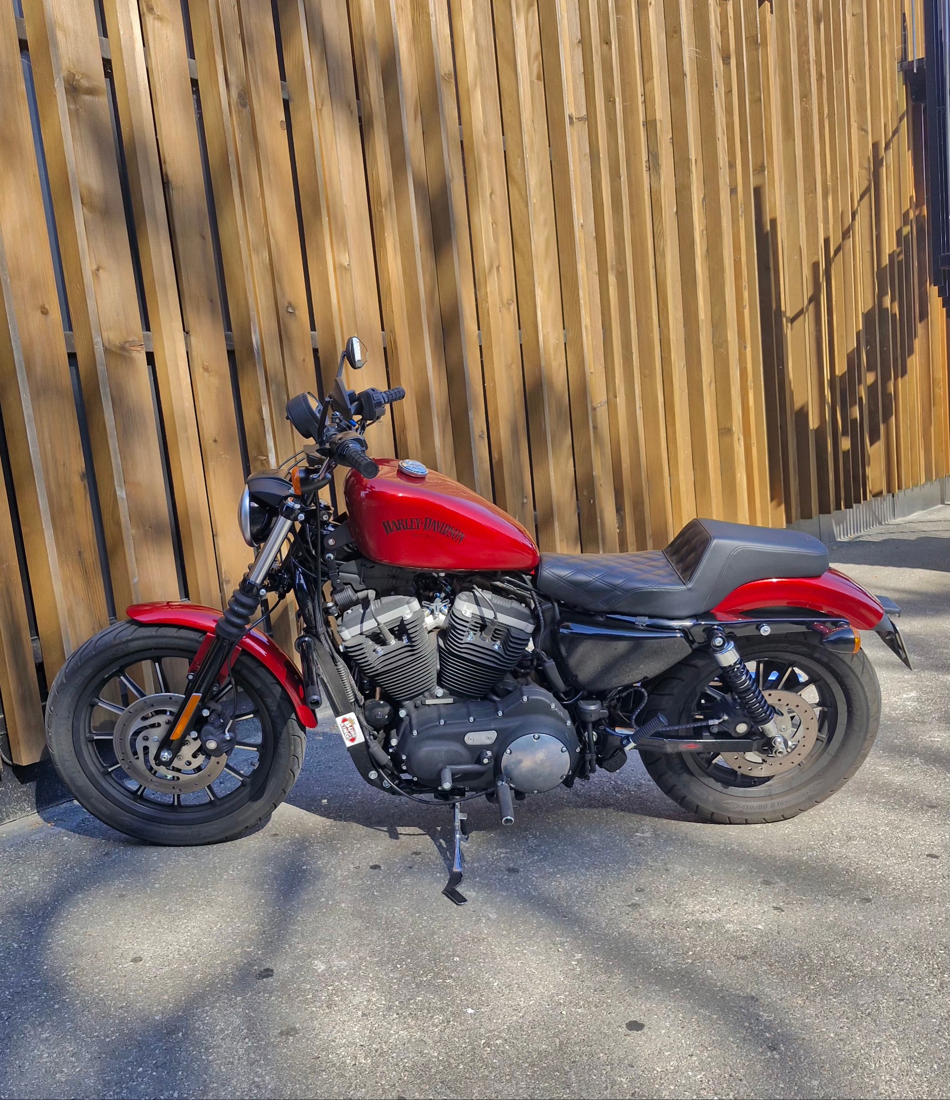 HARLEY-DAVIDSON XL 883 N Sportster Iron