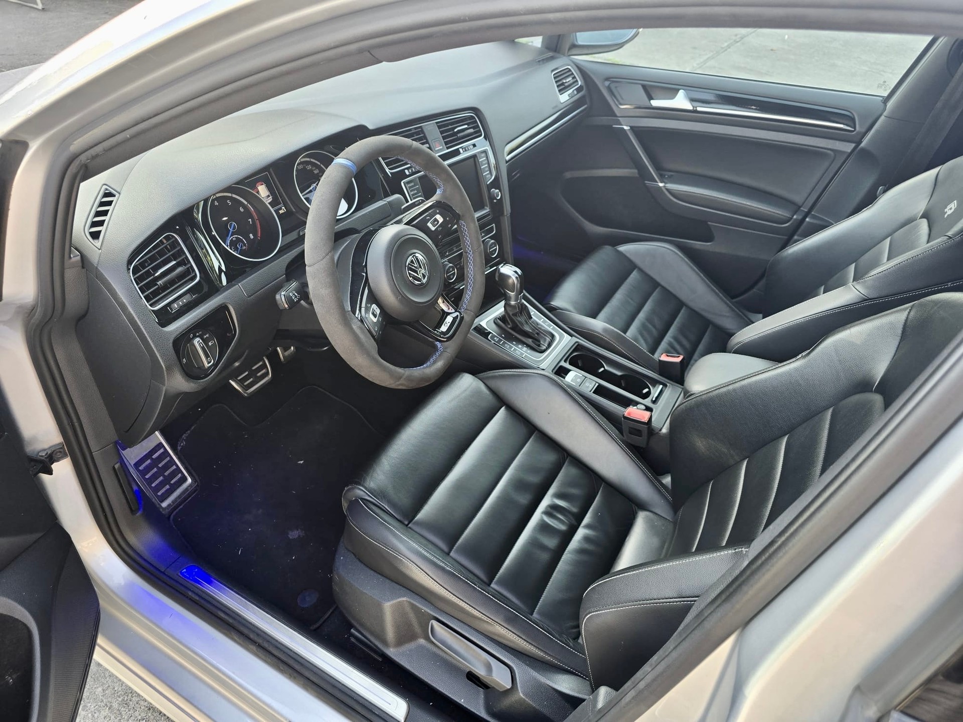VW Golf 2.0 TSI R 4Motion DSG-image-9