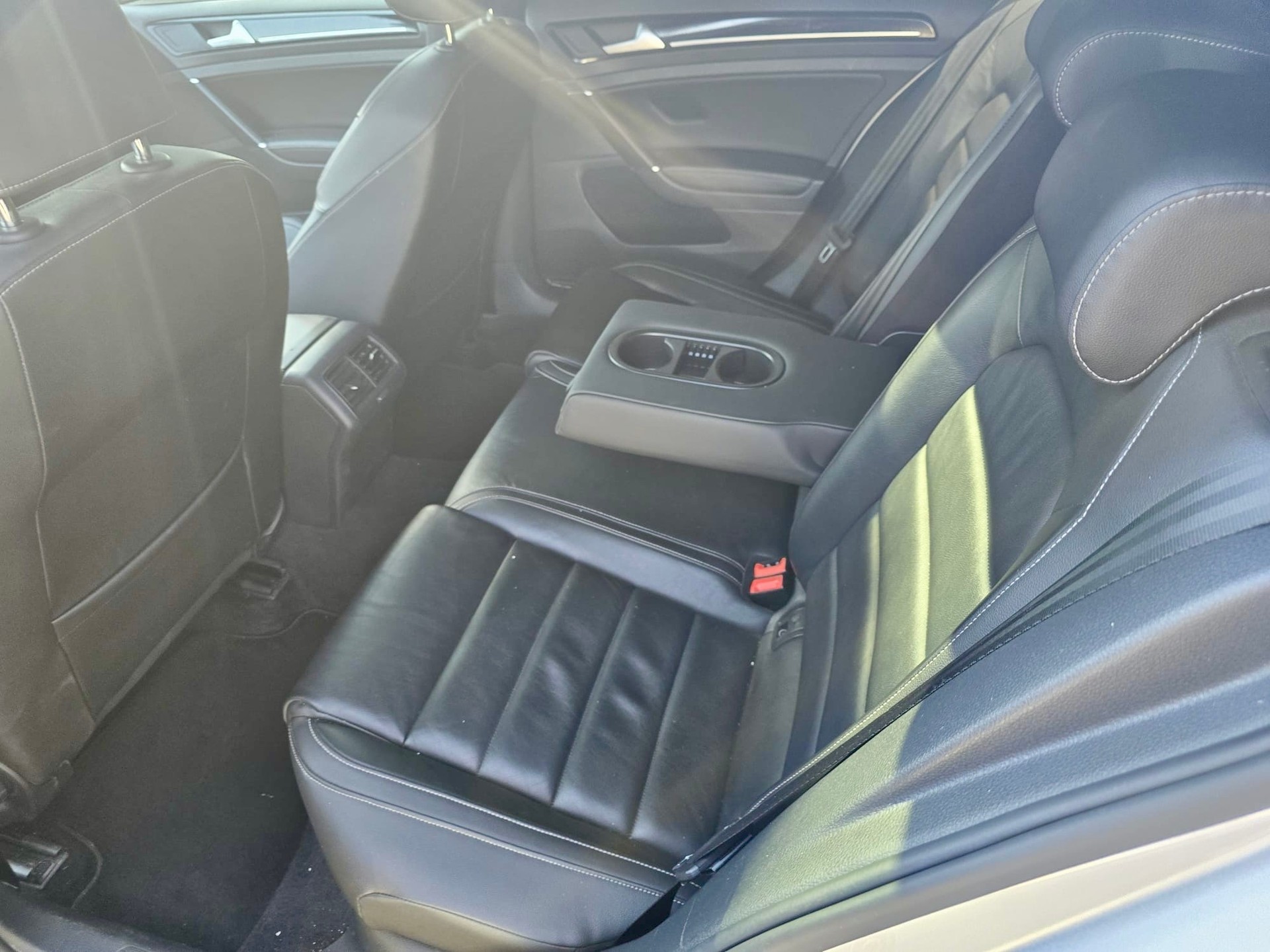 VW Golf 2.0 TSI R 4Motion DSG-image-11