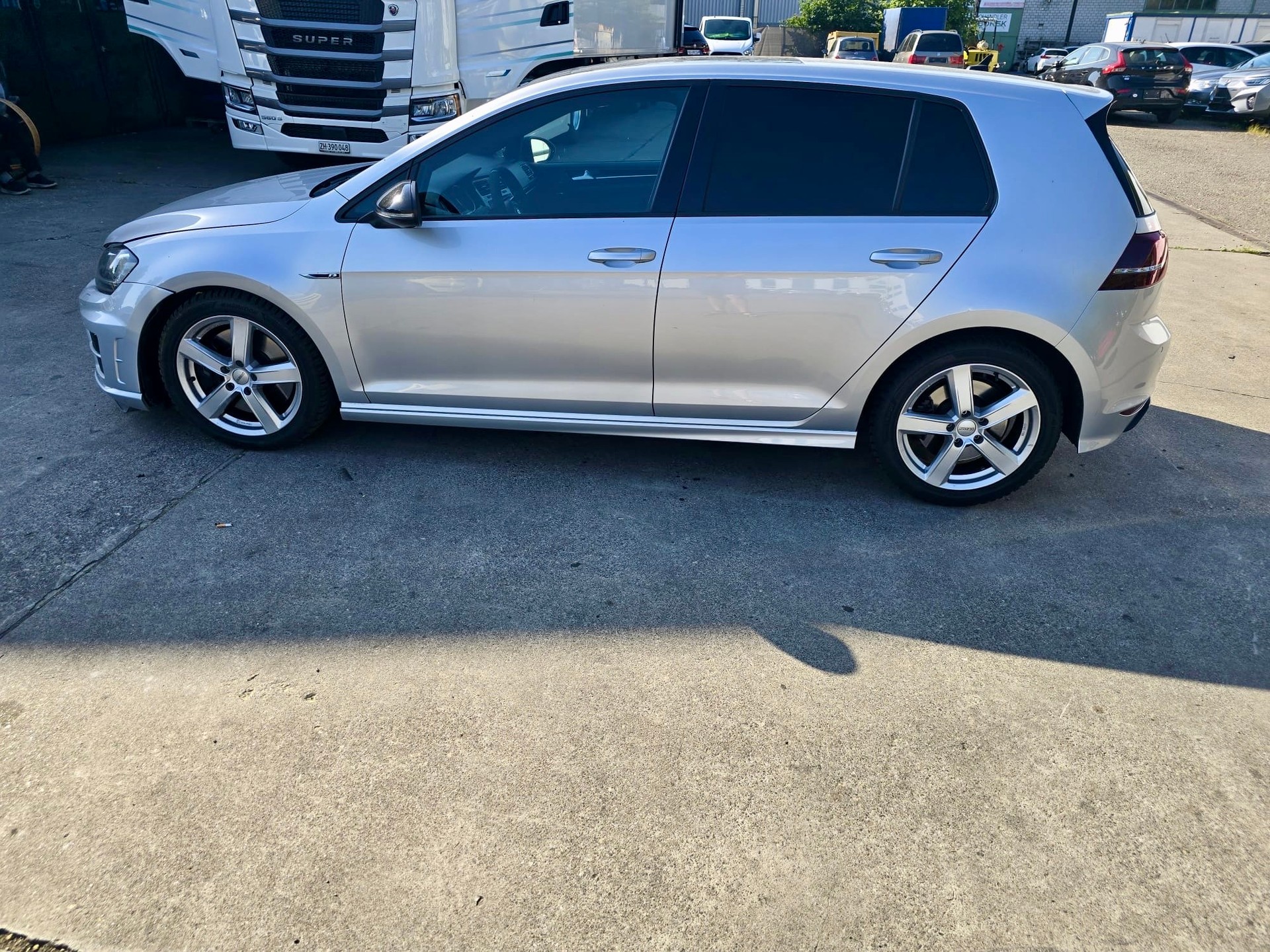 VW Golf 2.0 TSI R 4Motion DSG-image-5