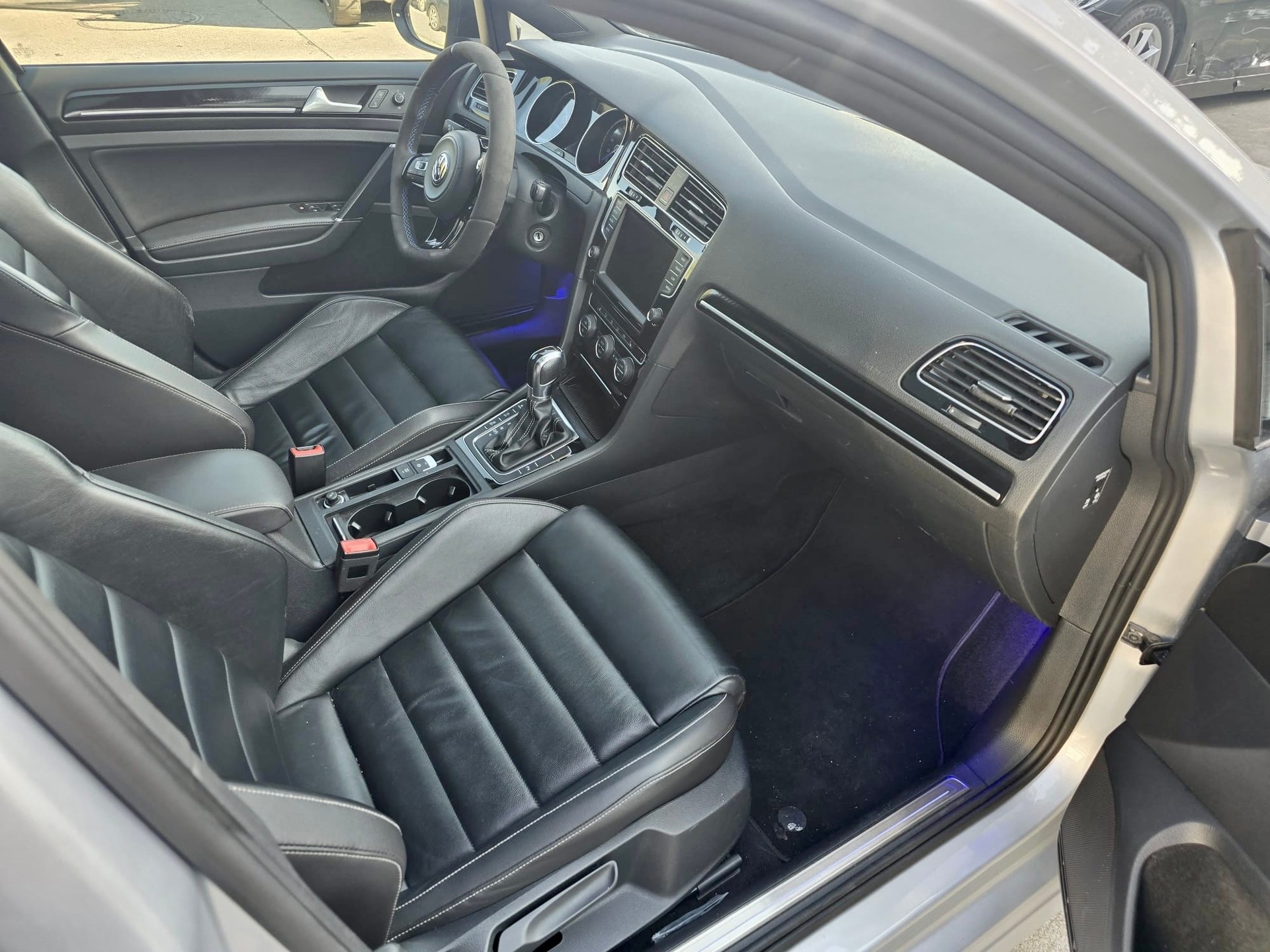 VW Golf 2.0 TSI R 4Motion DSG-image-10