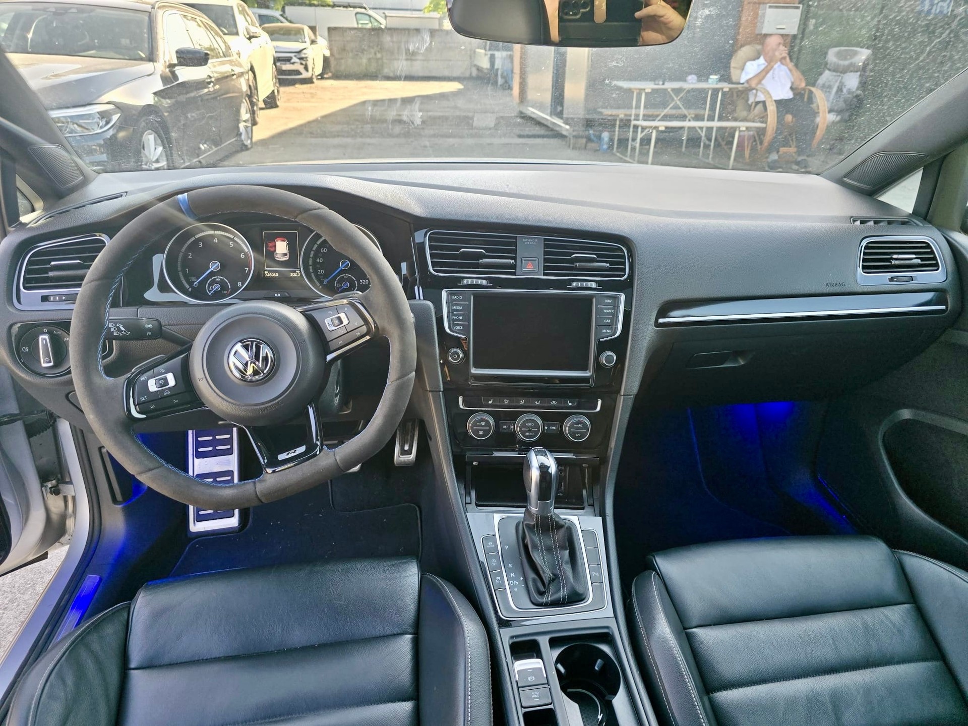 VW Golf 2.0 TSI R 4Motion DSG-image-8