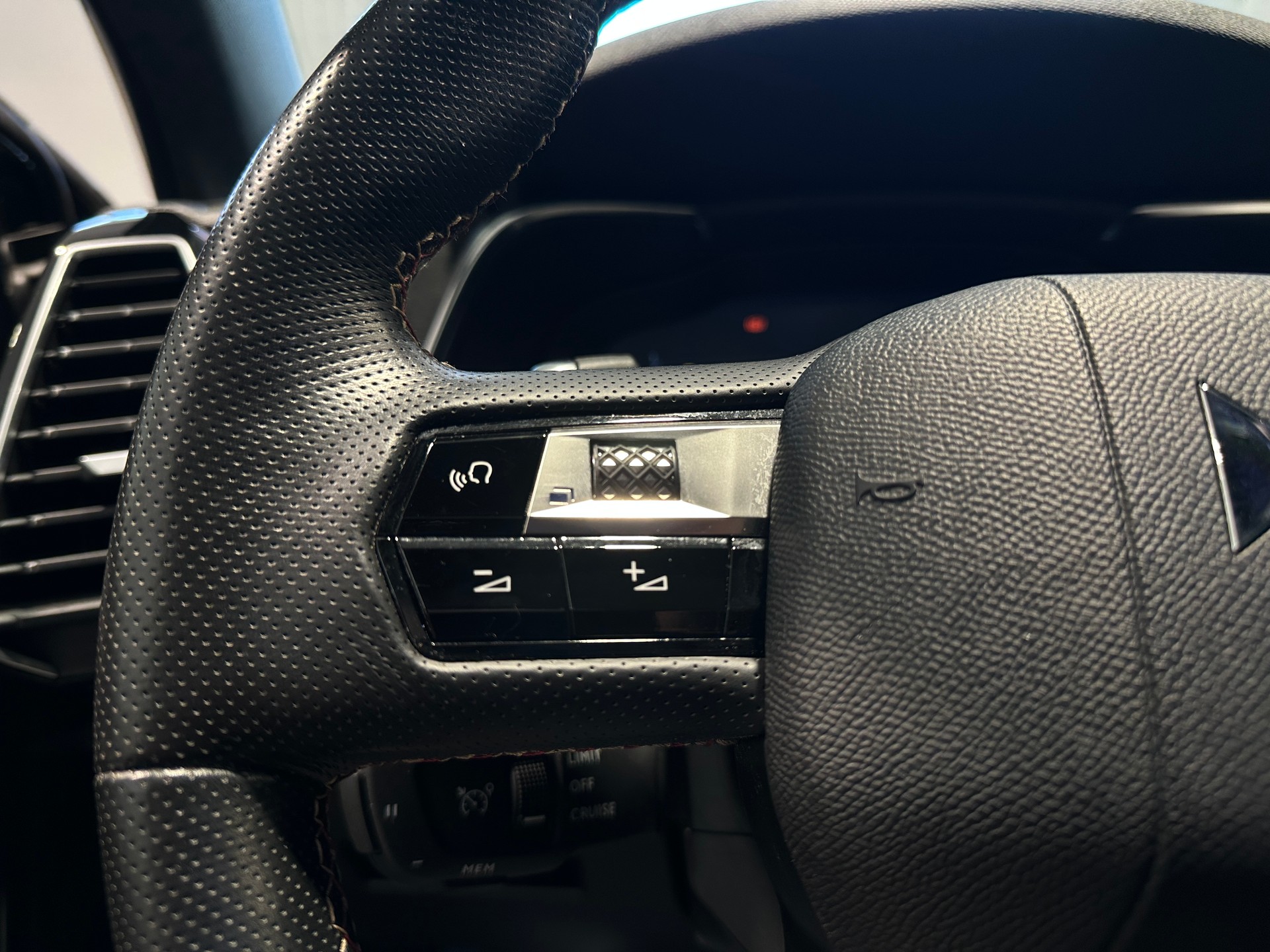 DS AUTOMOBILES DS 7 Crossback 1.6 THP Performance Line-image-26