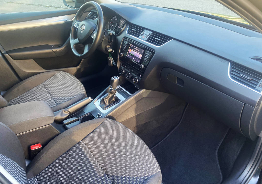 SKODA Octavia Combi 1.8 TSI Ambition 4x4 DSG-image-7