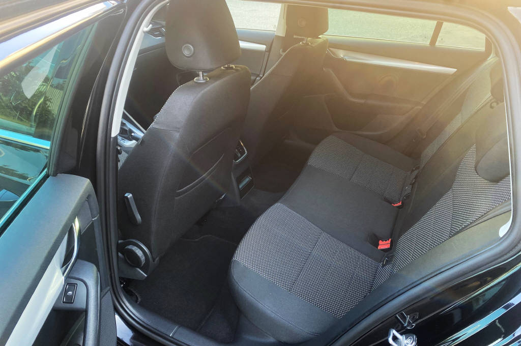 SKODA Octavia Combi 1.8 TSI Ambition 4x4 DSG-image-9