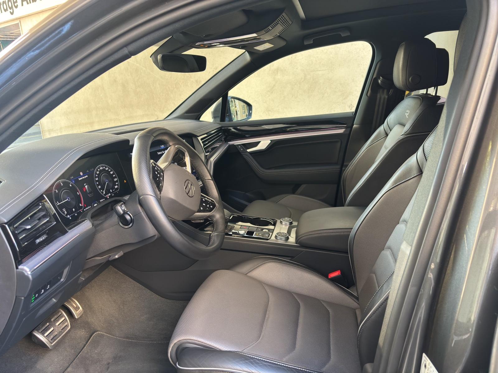 VW Touareg 3.0 TDI R Line 75 Edition Tiptronic-image-6