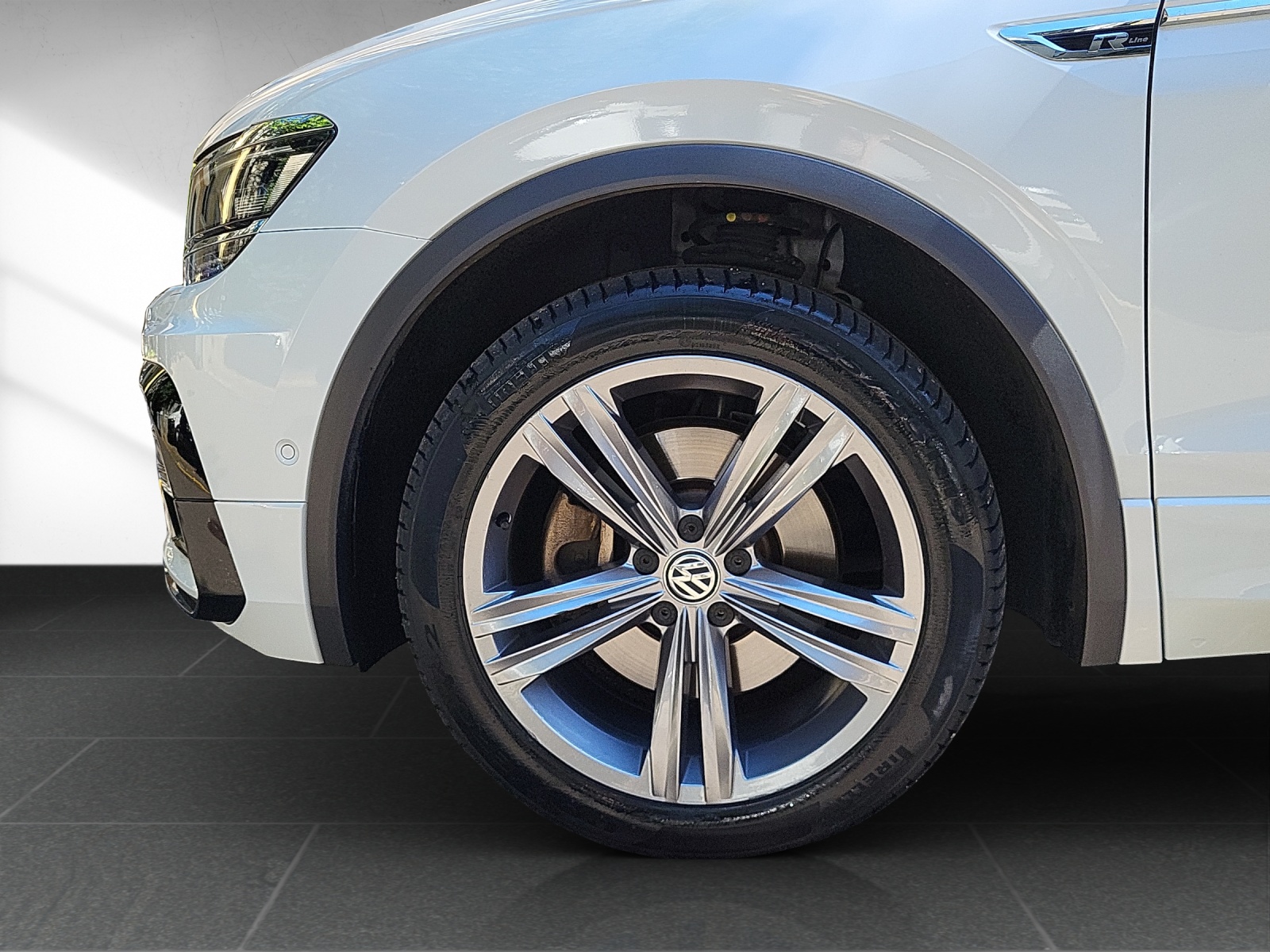 VW Tiguan Highline R-Line 2.0TDI 190PS DSG 4Motion-image-18