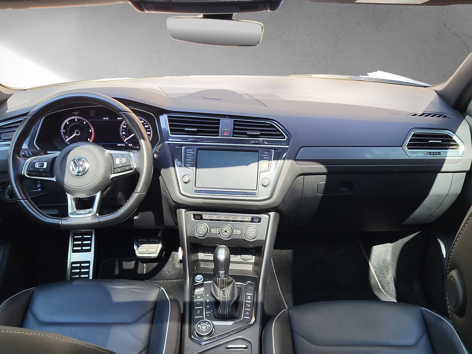 VW Tiguan Highline R-Line 2.0TDI 190PS DSG 4Motion-image-11