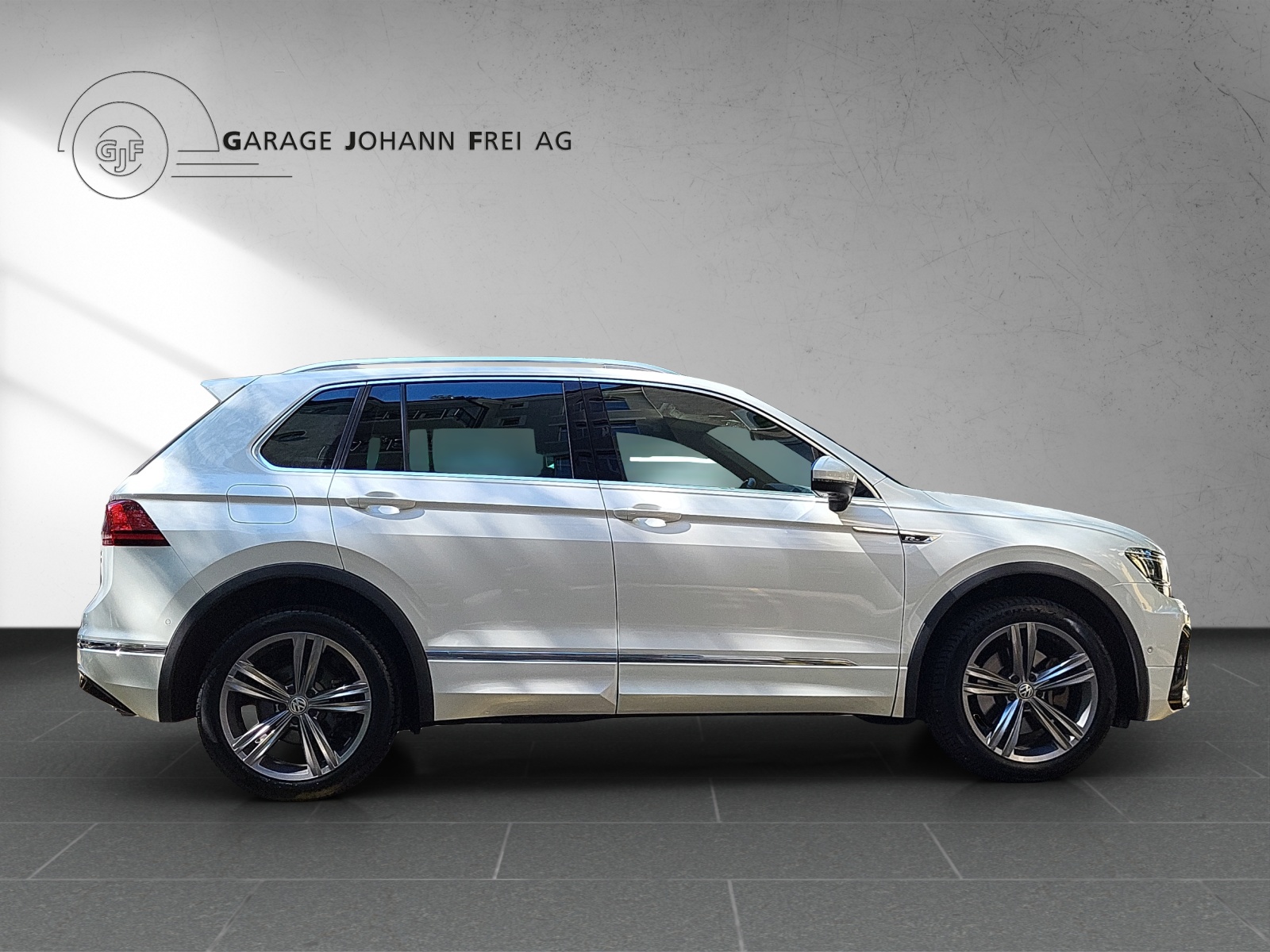 VW Tiguan Highline R-Line 2.0TDI 190PS DSG 4Motion-image-5