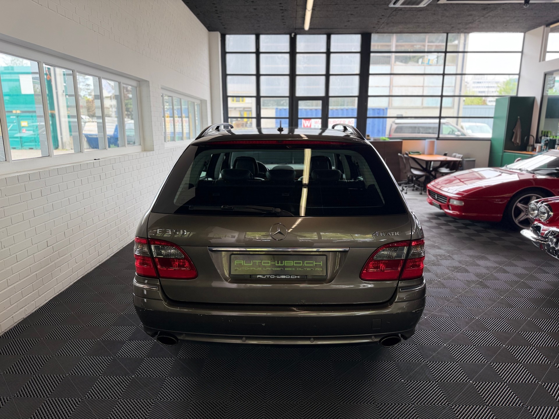 MERCEDES-BENZ E 350 Elégance 4Matic Automatic-showroom-element-3
