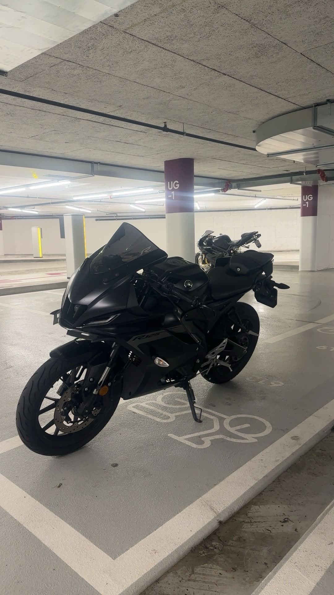 YAMAHA YZF-R 125 ABS-image-1
