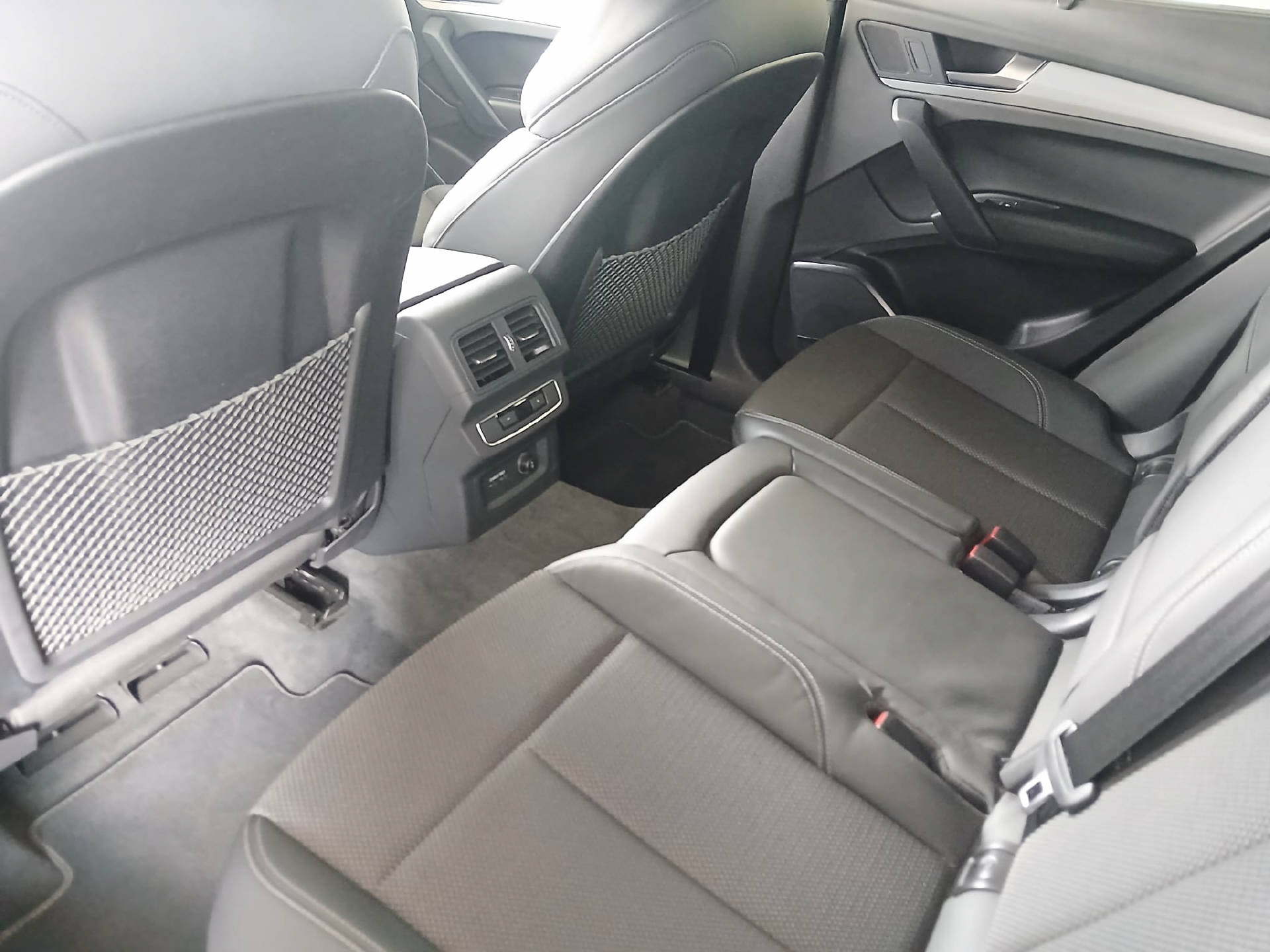 AUDI Q5 2.0 40 TFSI S Line quattro S-Tronic-image-6