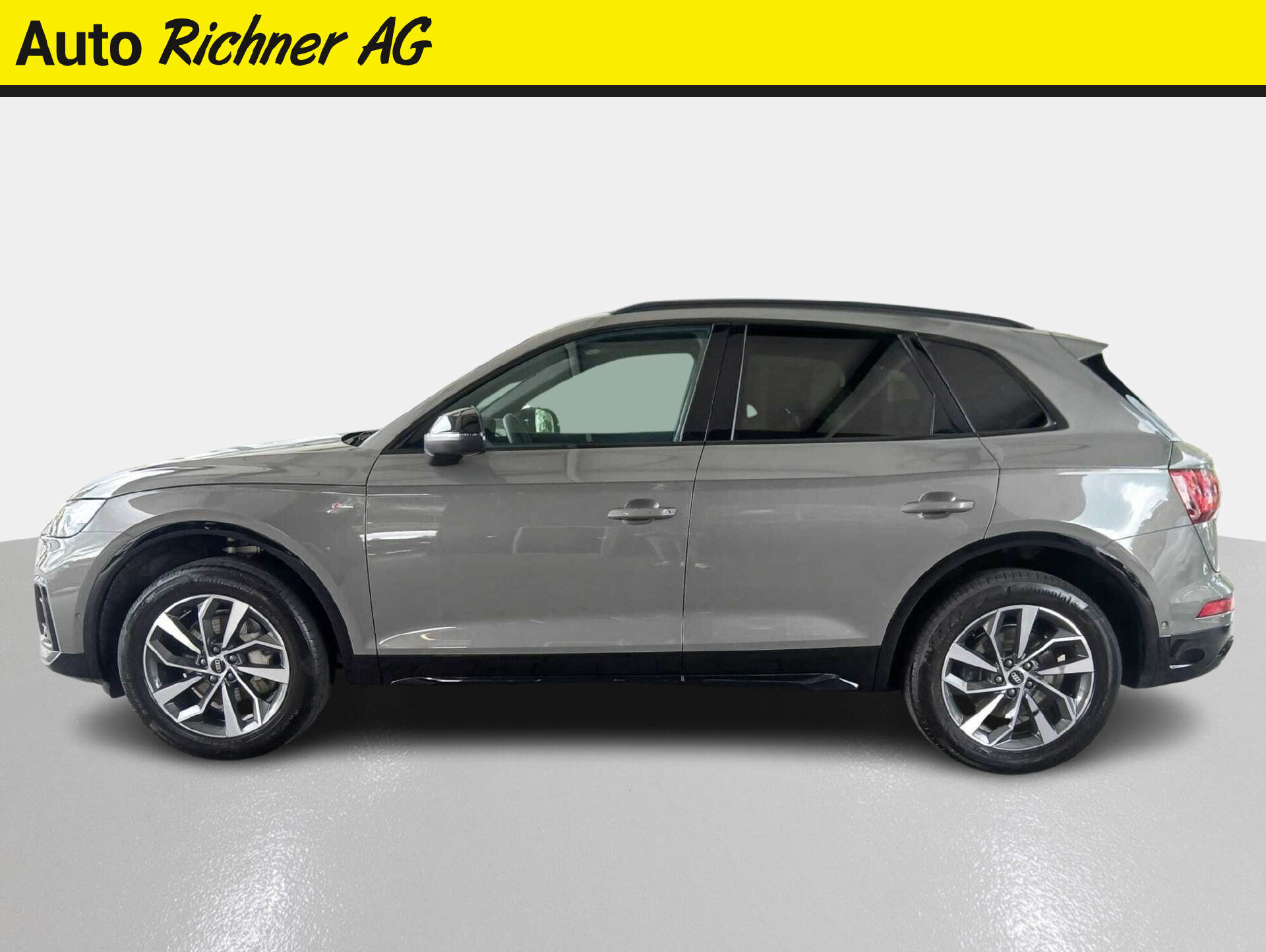AUDI Q5 2.0 40 TFSI S Line quattro S-Tronic-showroom-element-2