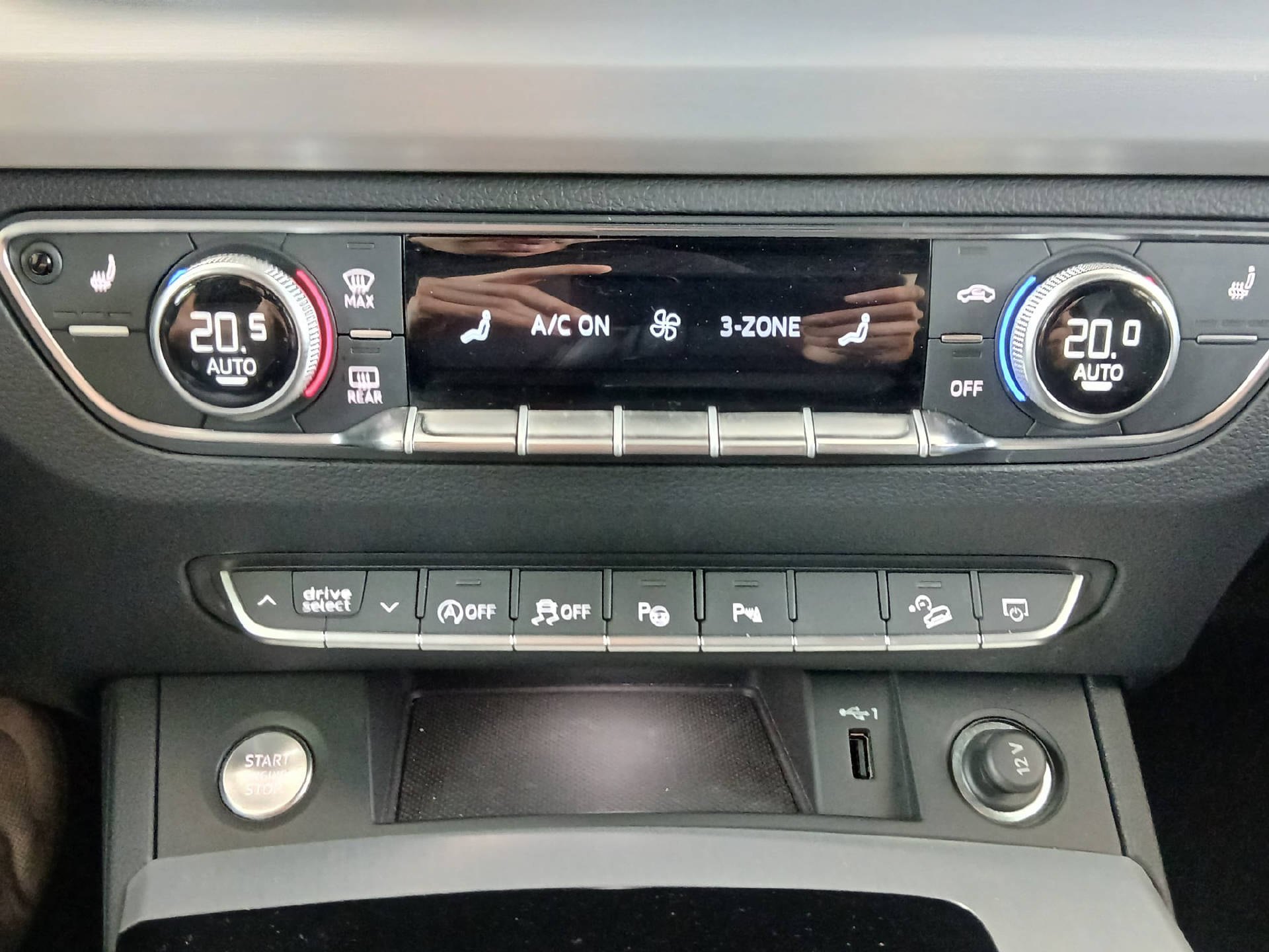 AUDI Q5 2.0 40 TFSI S Line quattro S-Tronic-image-9