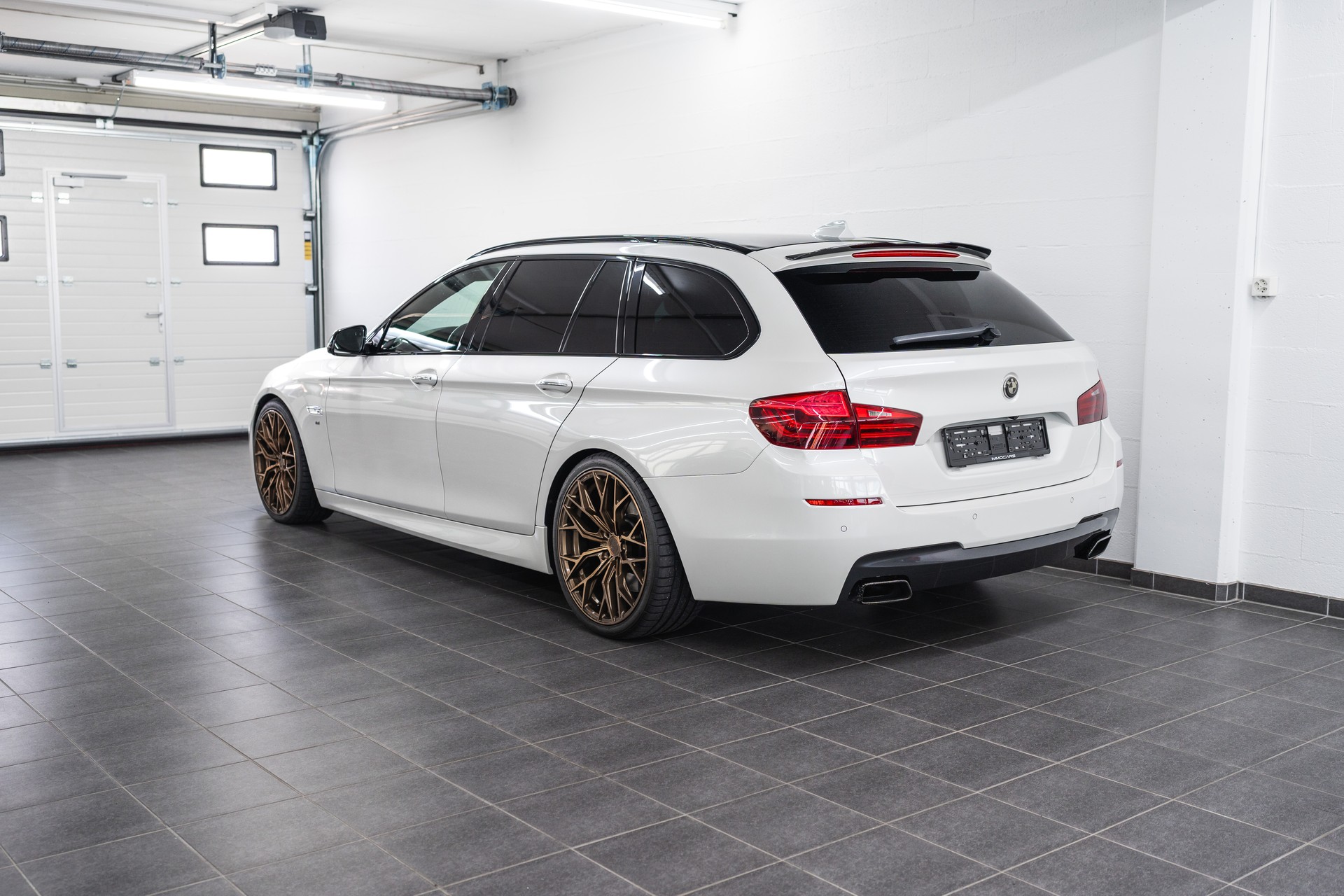 BMW M550d Touring xDrive Steptronic-image-4