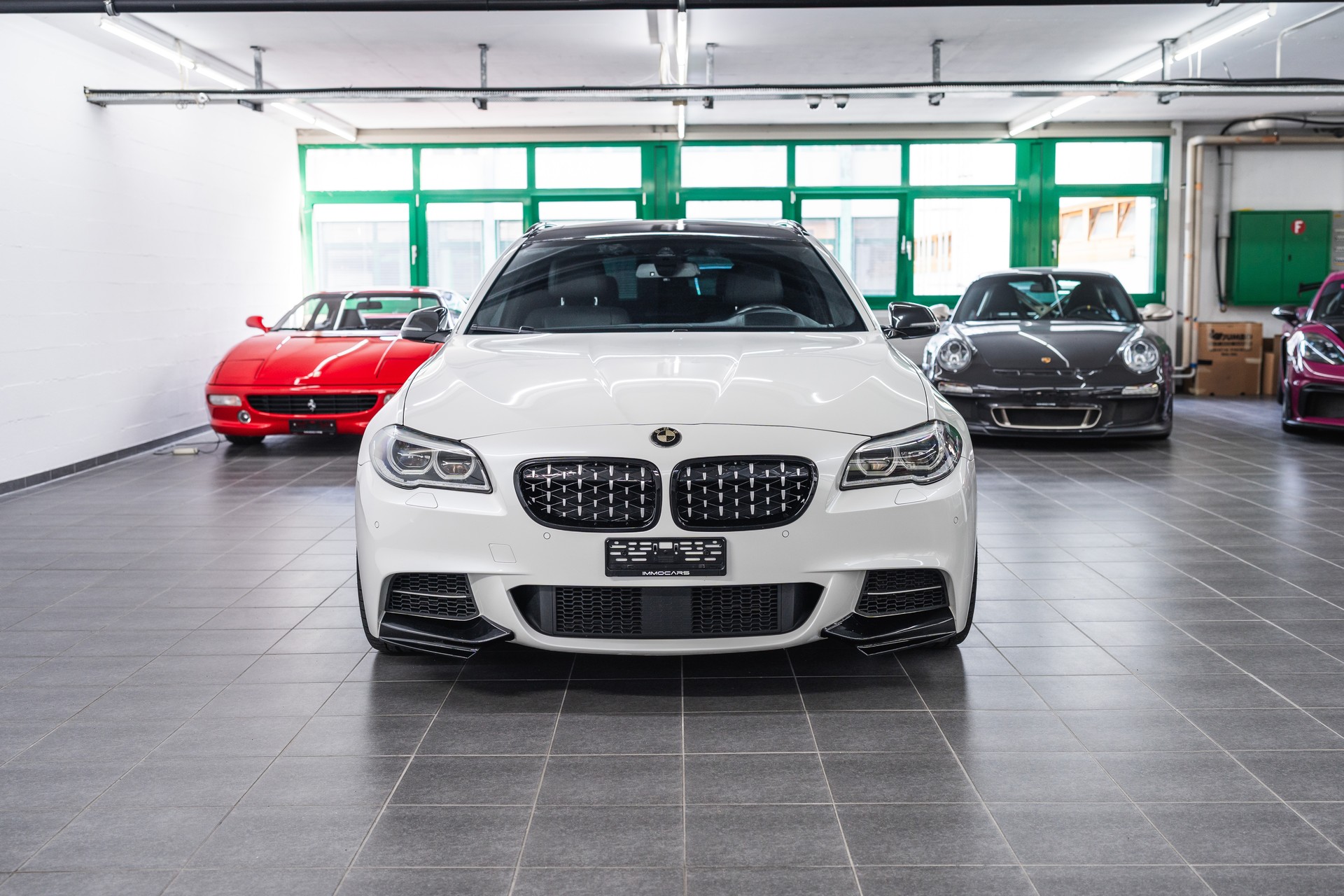BMW M550d Touring xDrive Steptronic-showroom-element-1