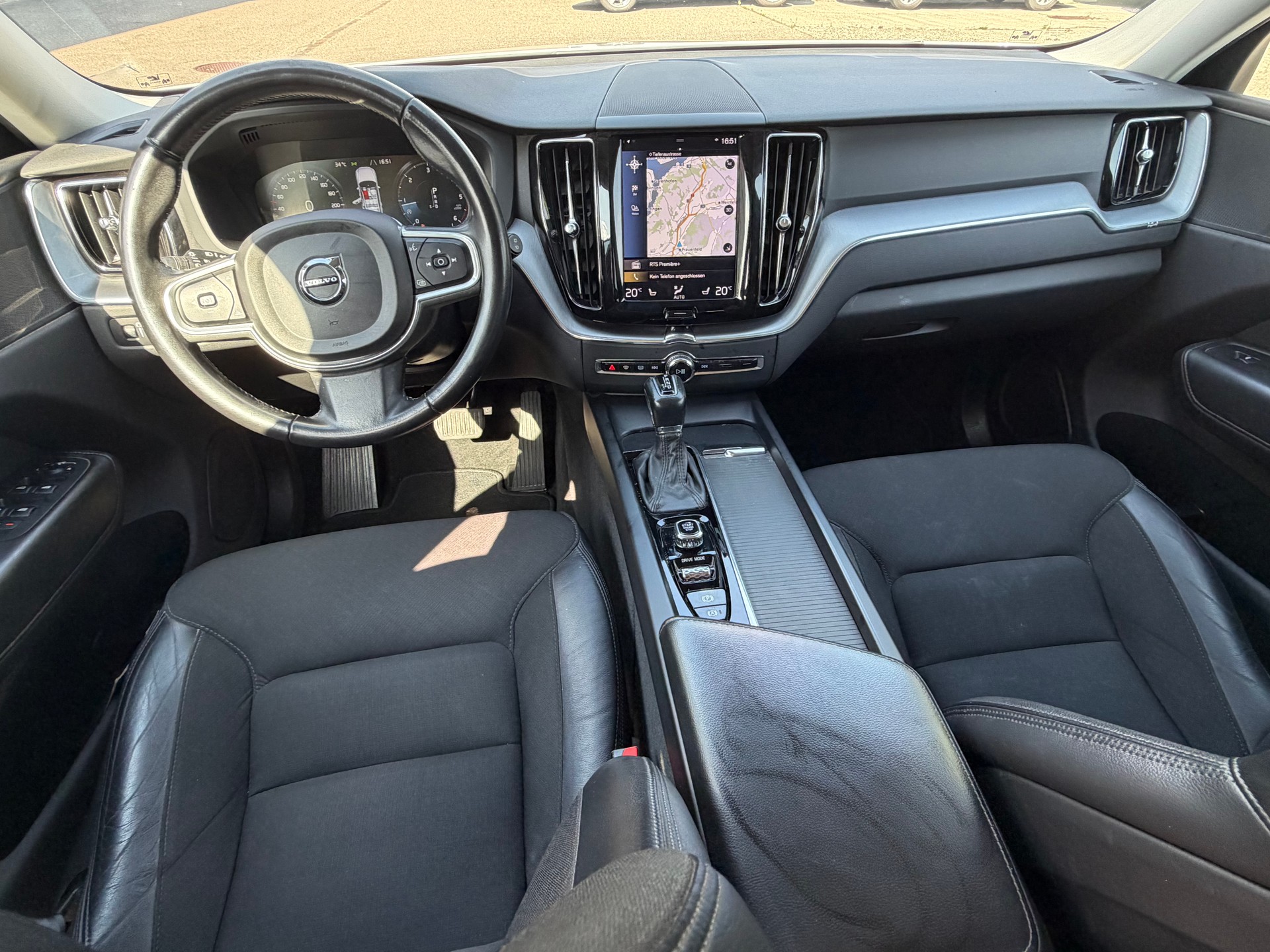 VOLVO XC60 D4 Momentum Geartronic-image-7