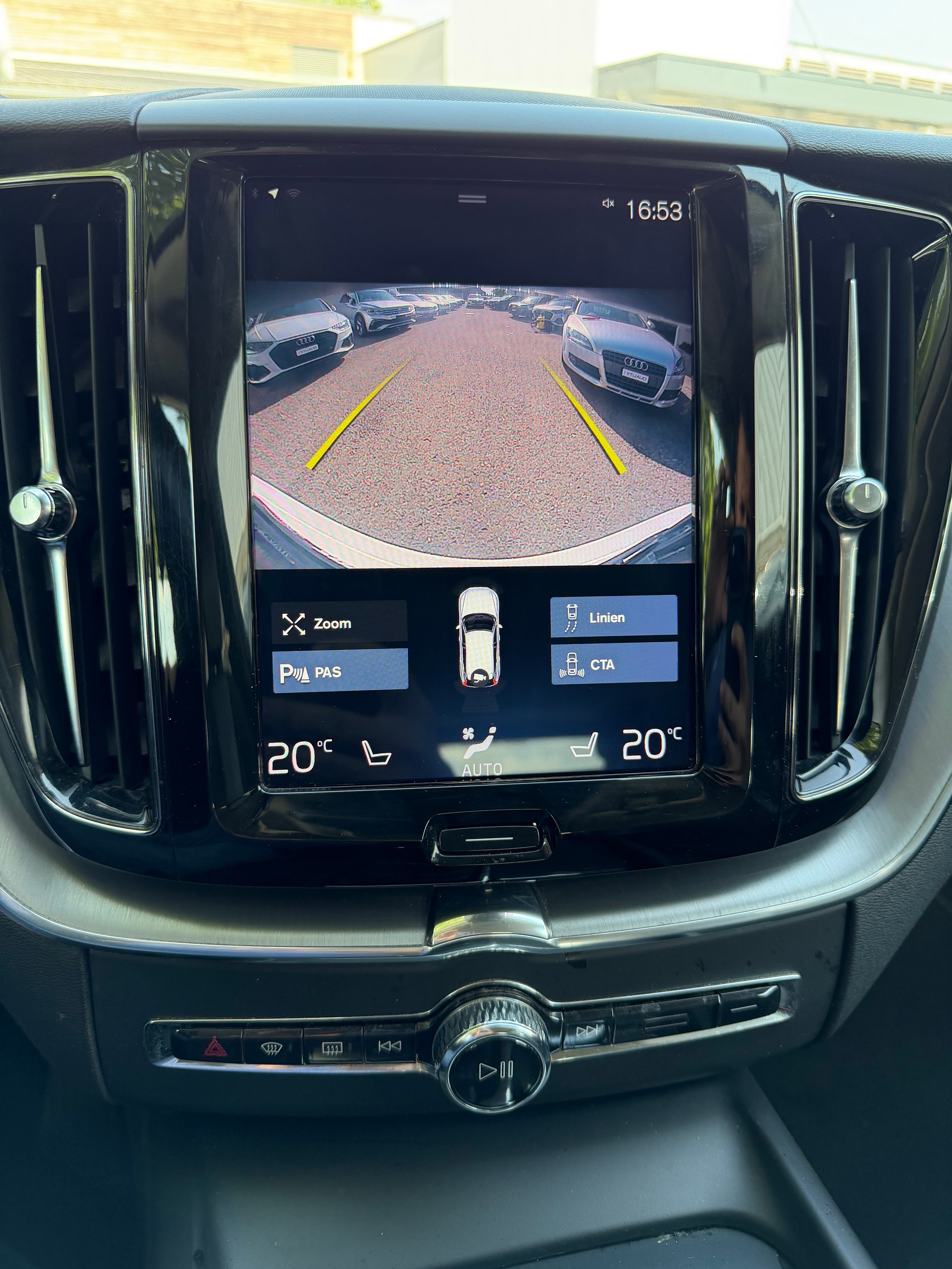 VOLVO XC60 D4 Momentum Geartronic-image-9