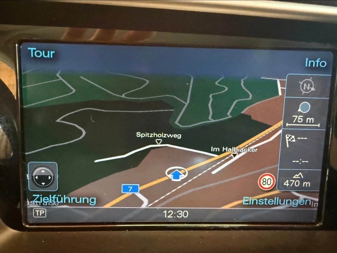 AUDI Q5 2.0 TDI quattro S-tronic-image-11