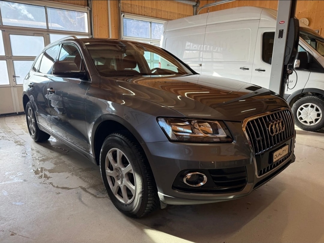 AUDI Q5 2.0 TDI quattro S-tronic-showroom-element-2