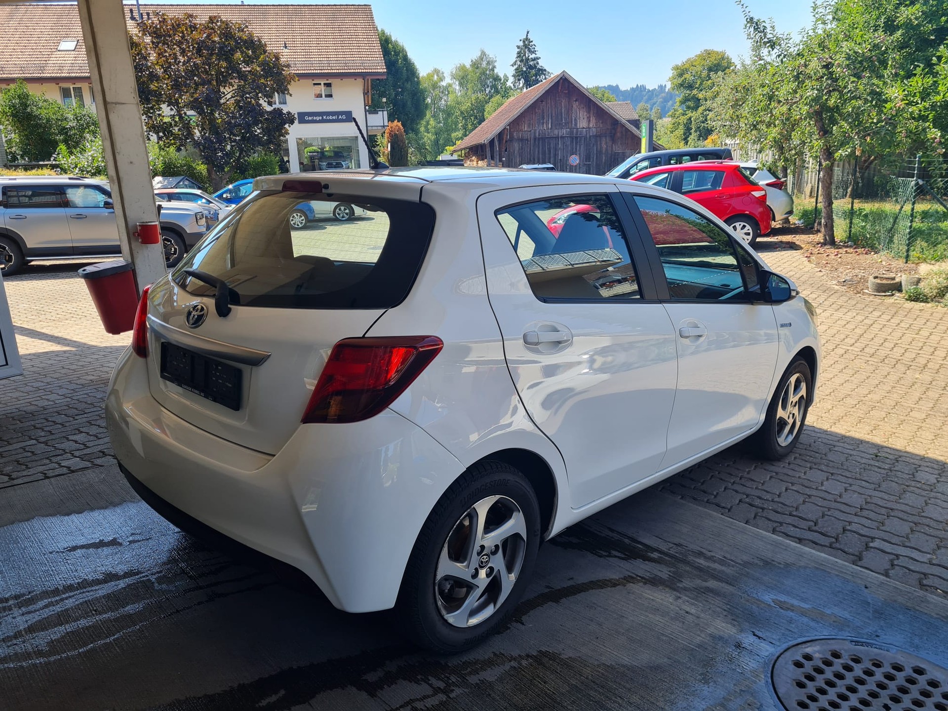 TOYOTA Yaris 1.5 VVT-i Hybrid Trend e-CVT-showroom-element-2