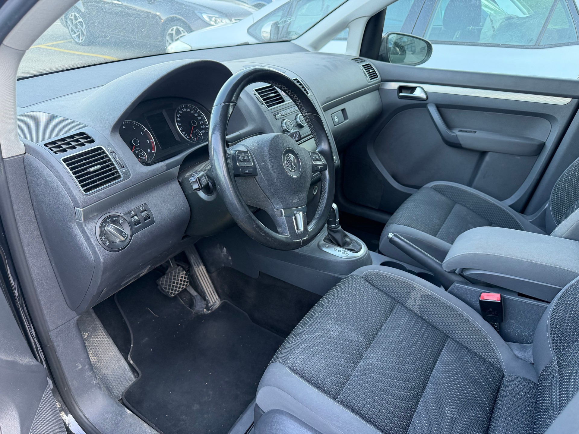 VW Touran 1.4 TSI Highline DSG-image-5