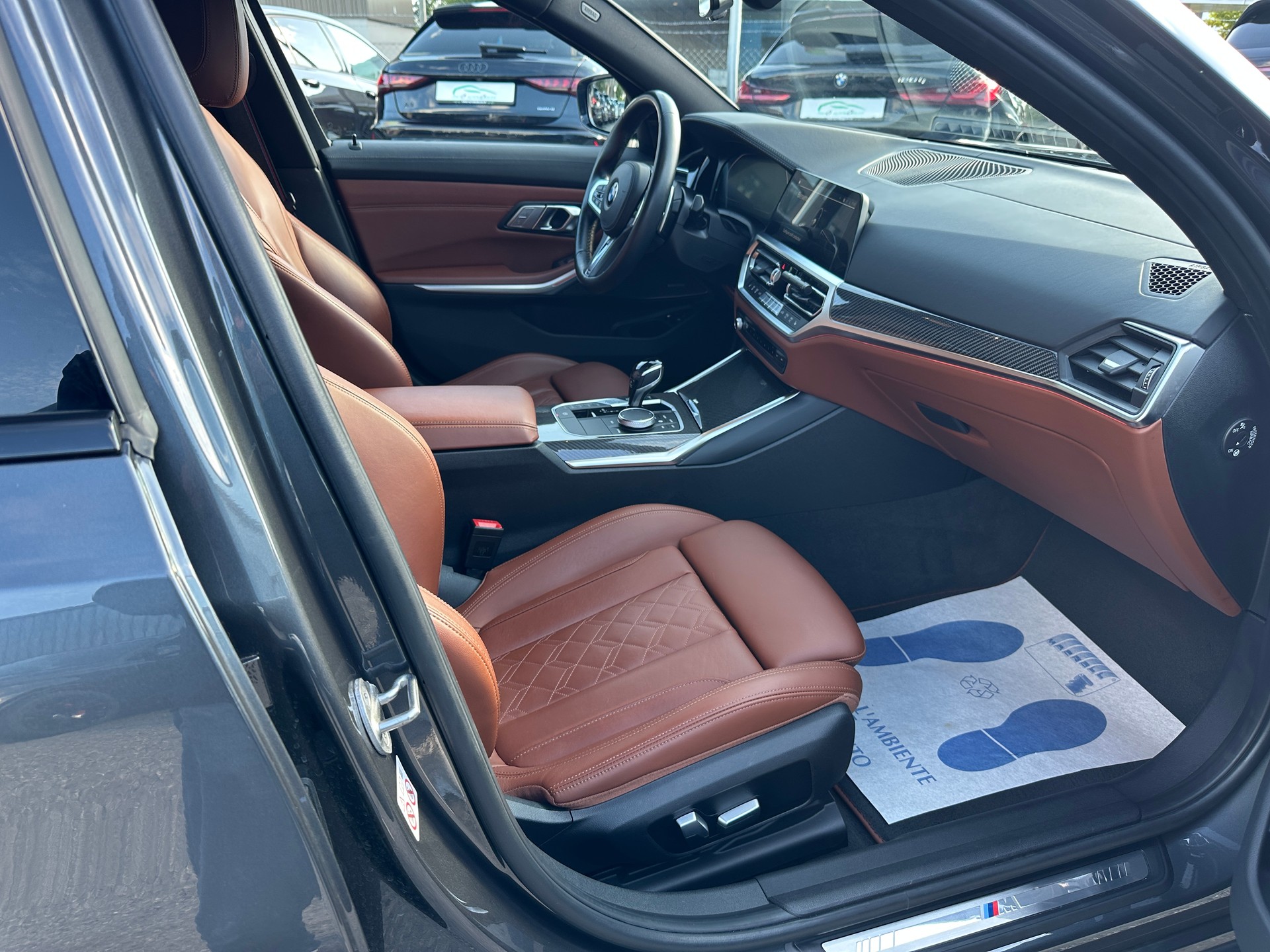 BMW 330e x DriveTouring M Sport Steptronic-image-13