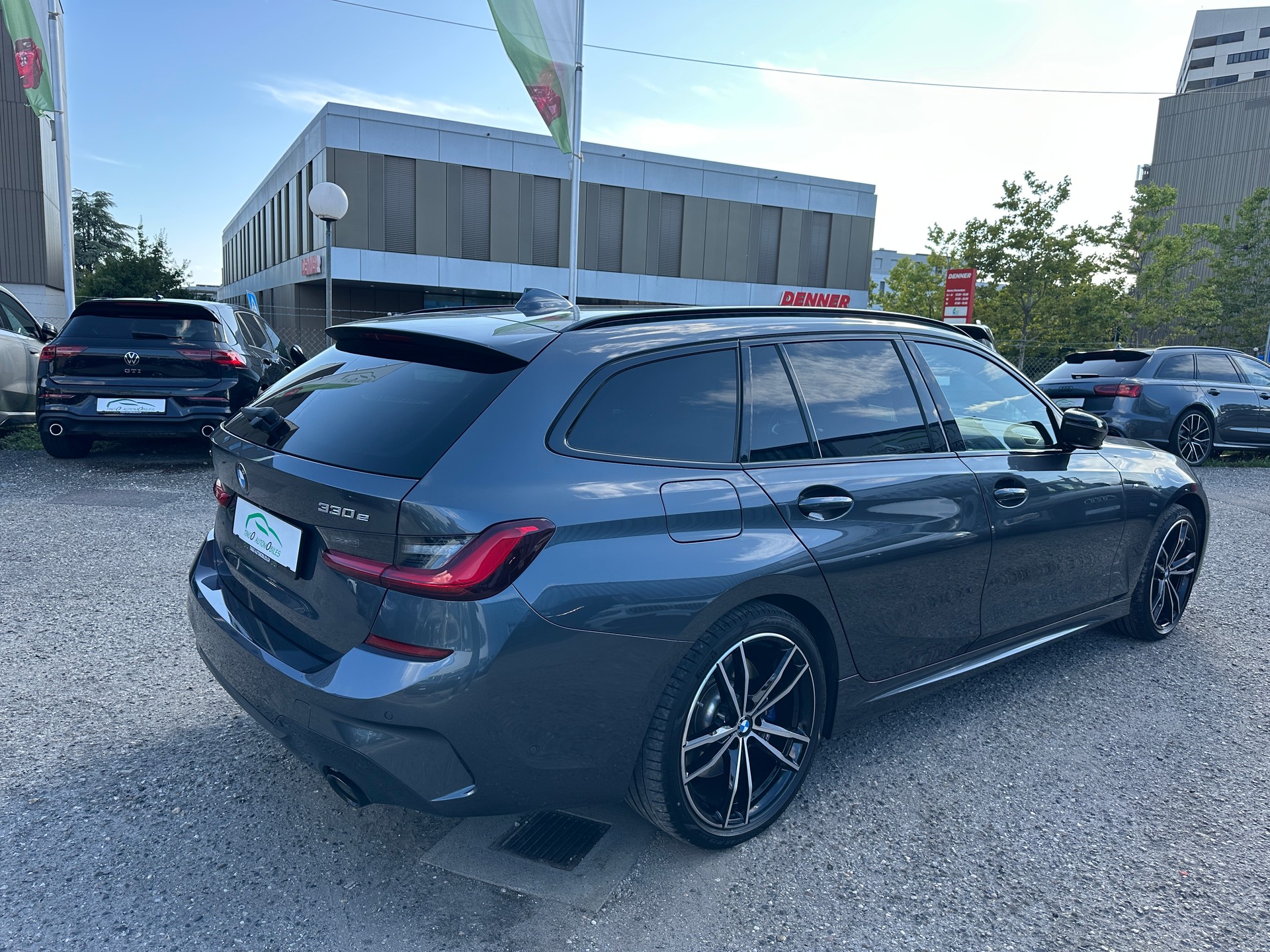 BMW 330e x DriveTouring M Sport Steptronic-image-8