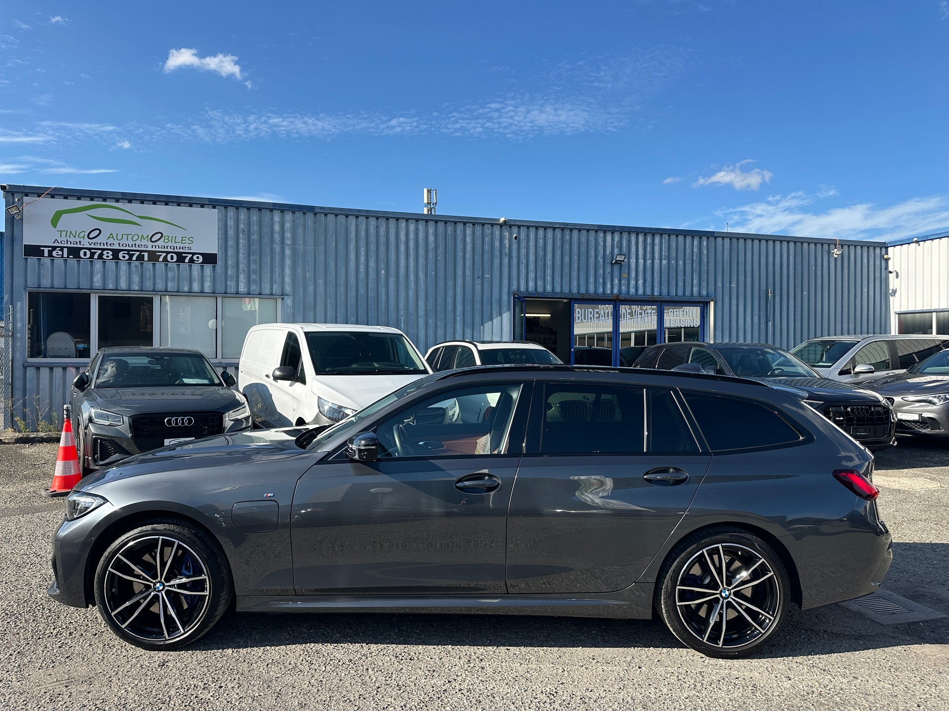 BMW 330e x DriveTouring M Sport Steptronic-image-5