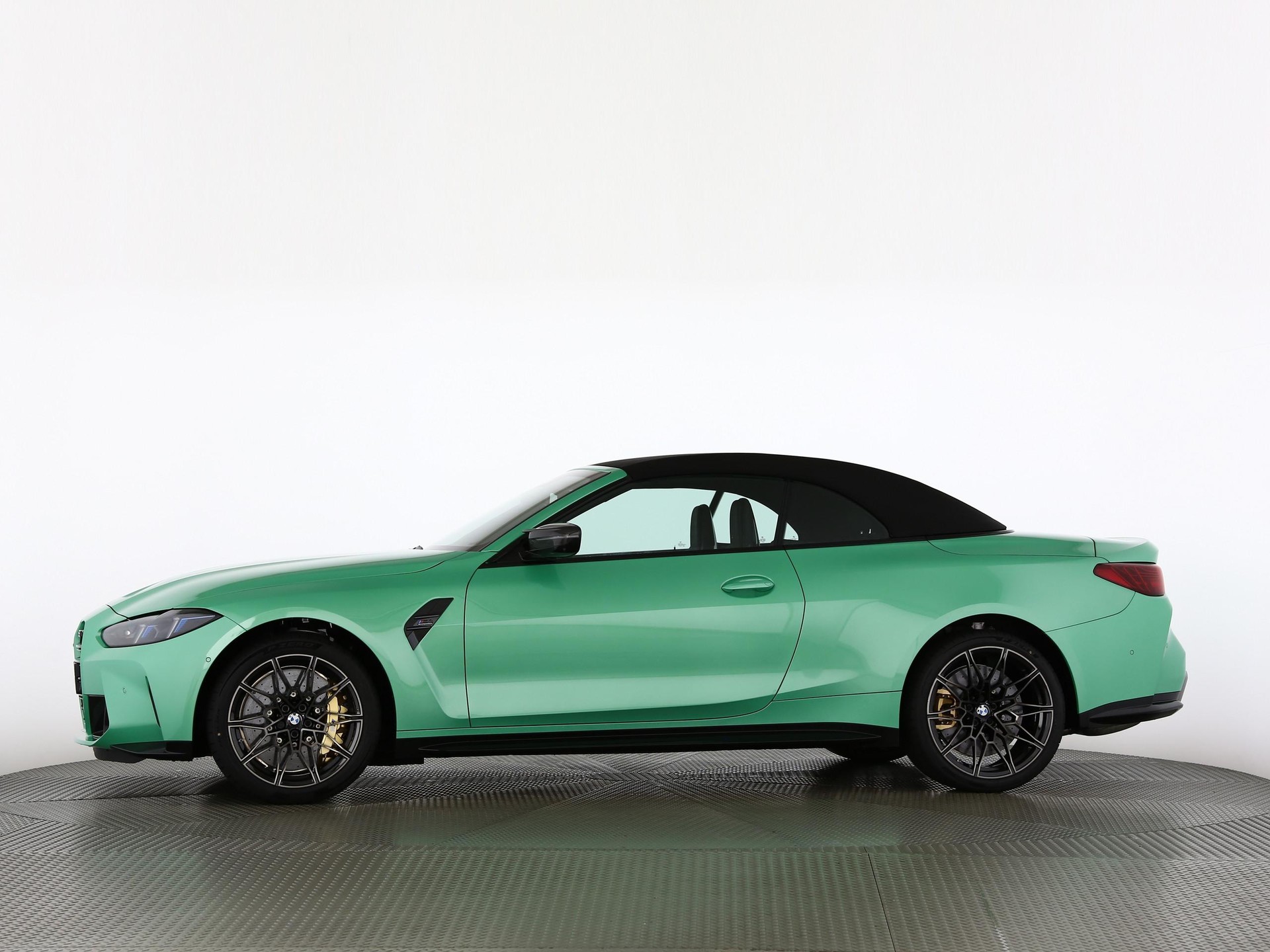BMW M4 Competition xDrive Cabrio-image-10