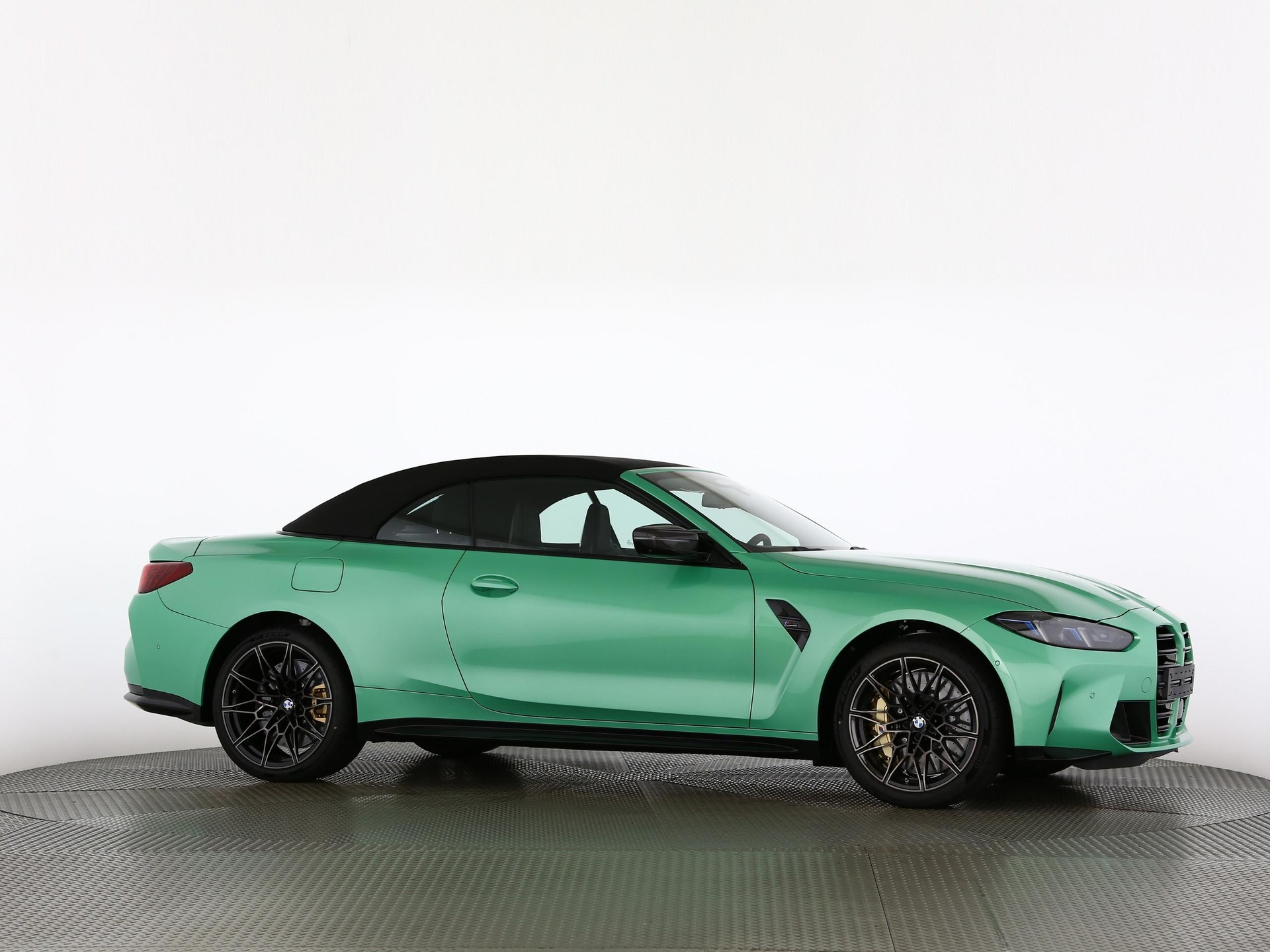 BMW M4 Competition xDrive Cabrio-image-24