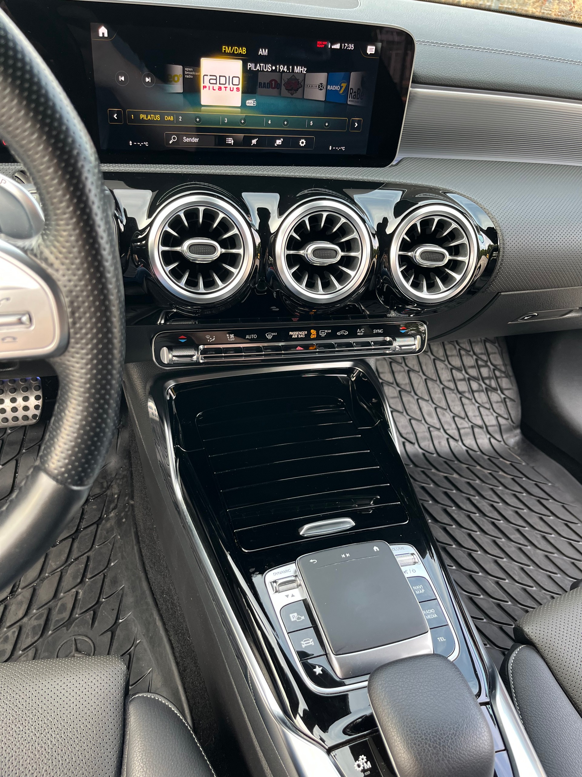 MERCEDES-BENZ A 35 AMG 4matic-image-6