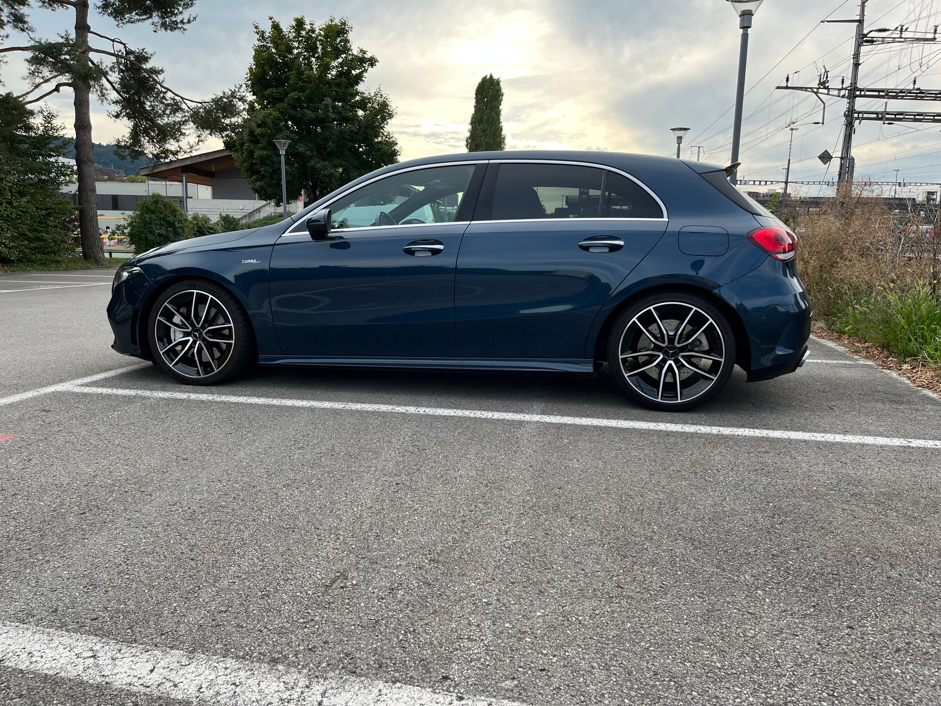 MERCEDES-BENZ A 35 AMG 4matic-image-3