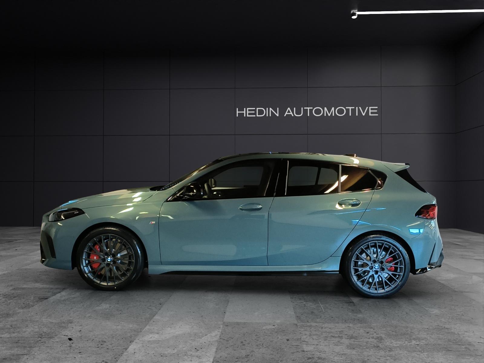 BMW M135i xDrive-showroom-element-1