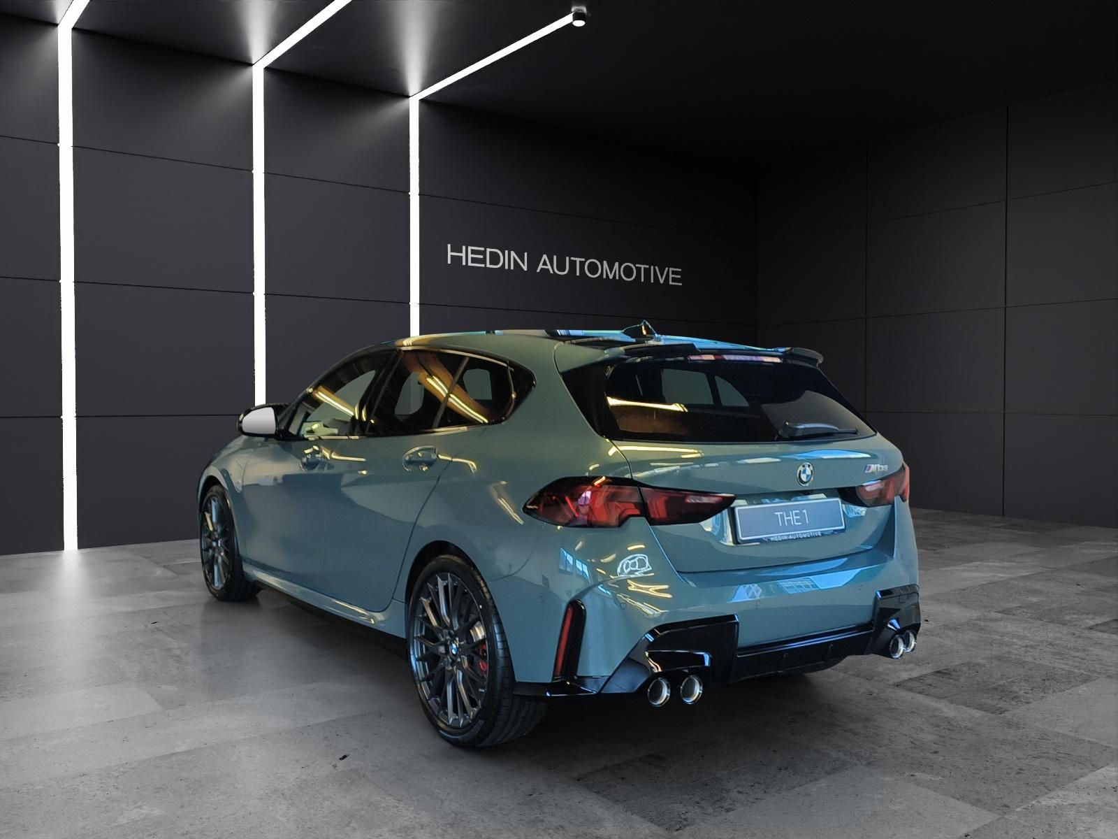 BMW M135i xDrive-showroom-element-2