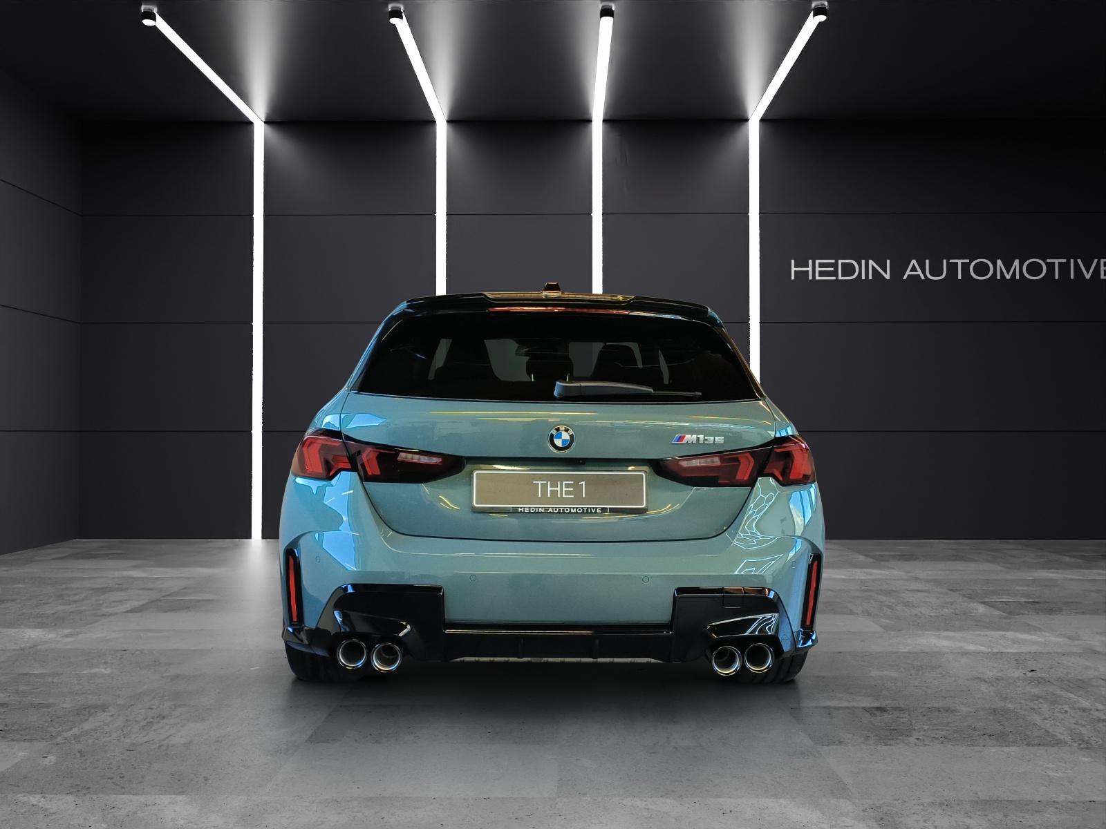 BMW M135i xDrive-showroom-element-3