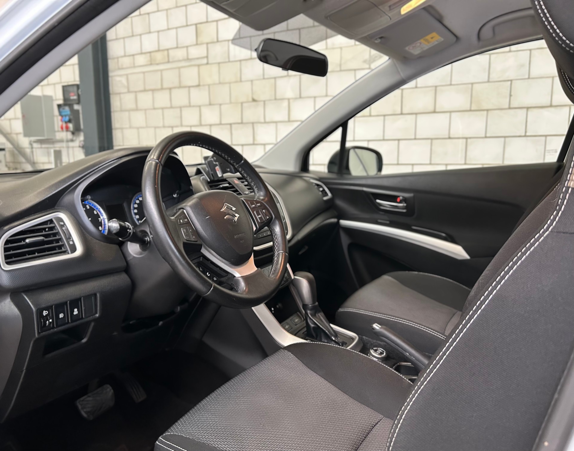 SUZUKI SX4 S-Cross 1.6 16V PizSulai 4WD CVT7-image-6