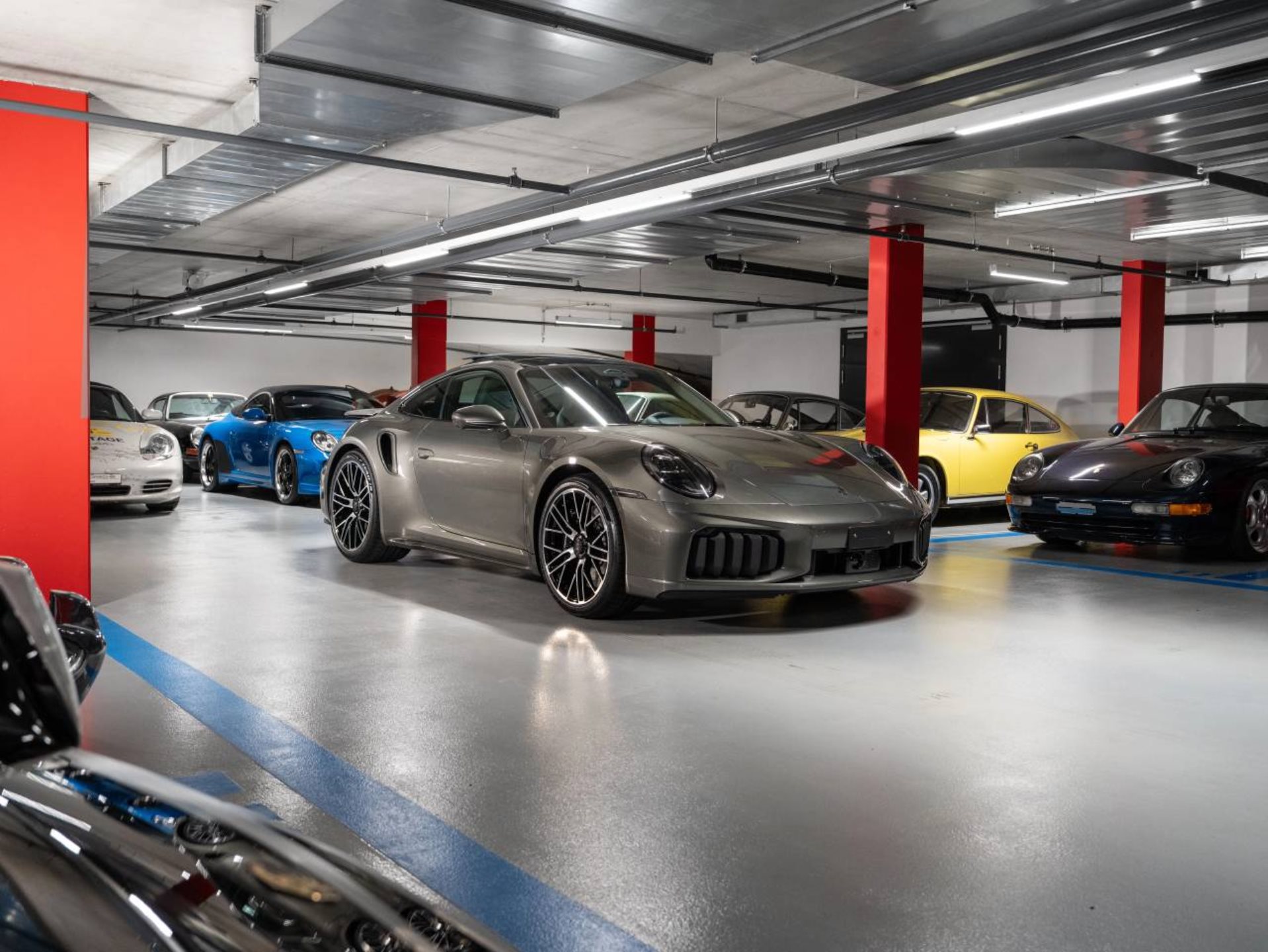 PORSCHE 911 Turbo S-showroom-element-2