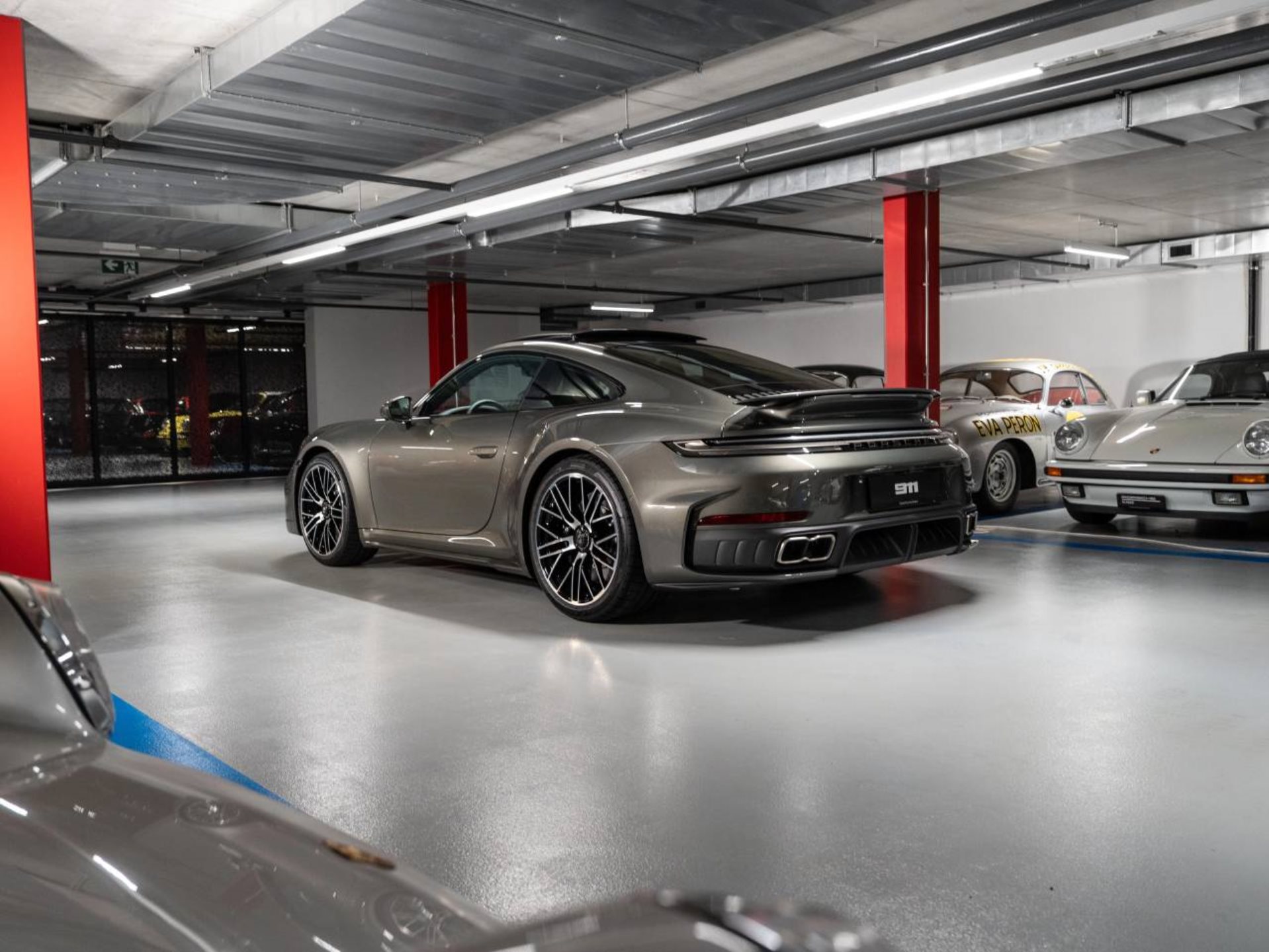 PORSCHE 911 Turbo S-showroom-element-1