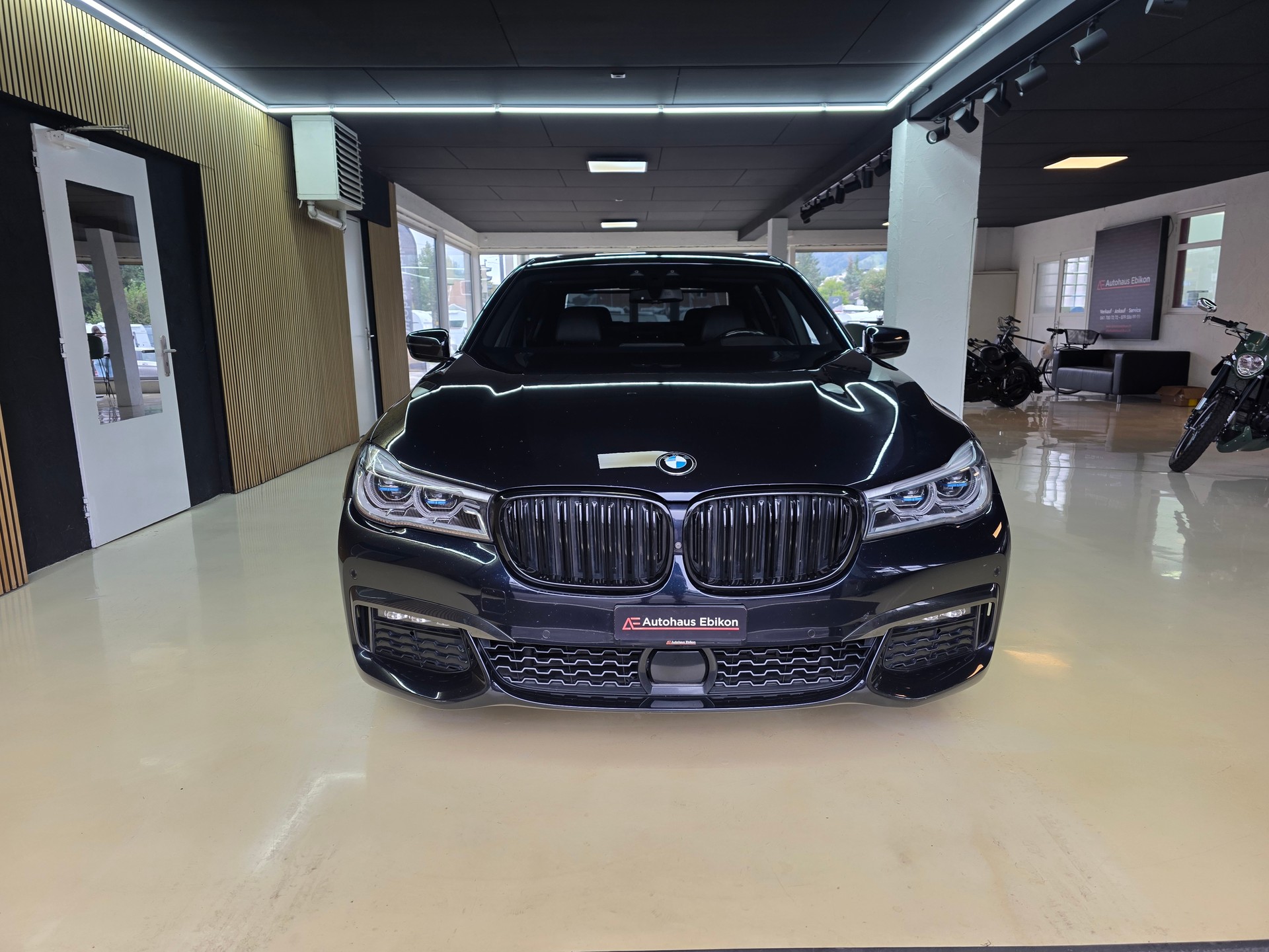 BMW 730Ld xDrive Steptronic M-Sport-showroom-element-1