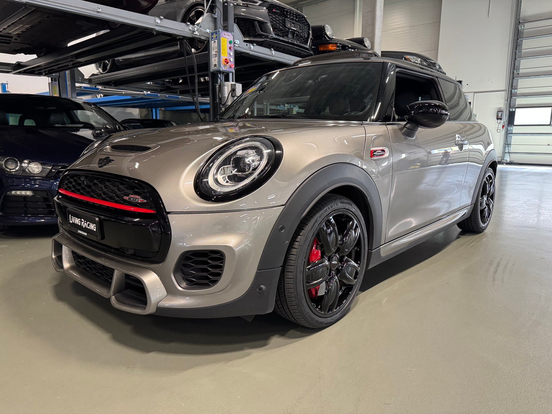 MINI Cooper John Cooper Works DKG-showroom-element-1