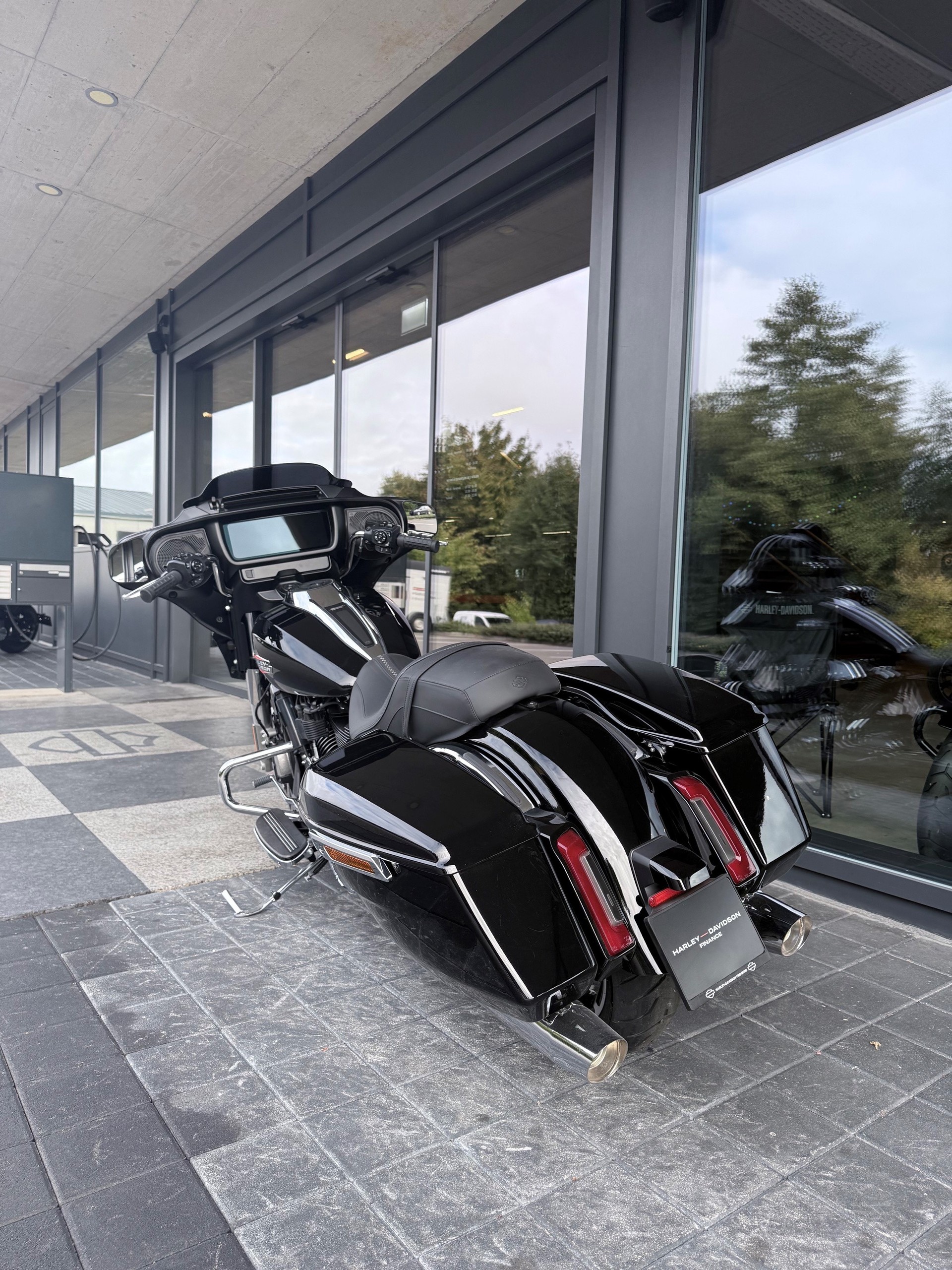 HARLEY-DAVIDSON FLHX Street Glide 117-showroom-element-3